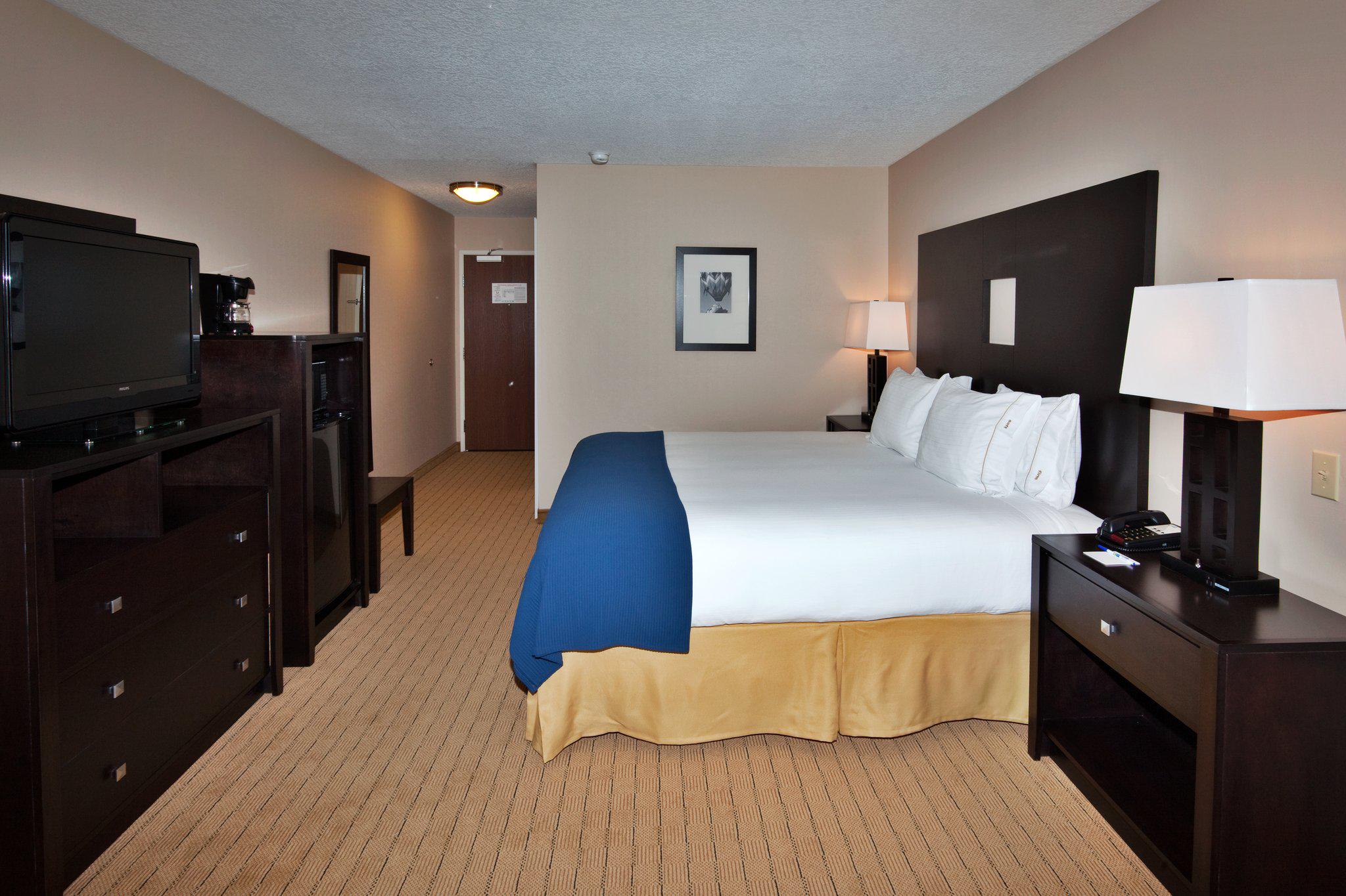 Holiday Inn Express & Suites Albuquerque Airport Photo