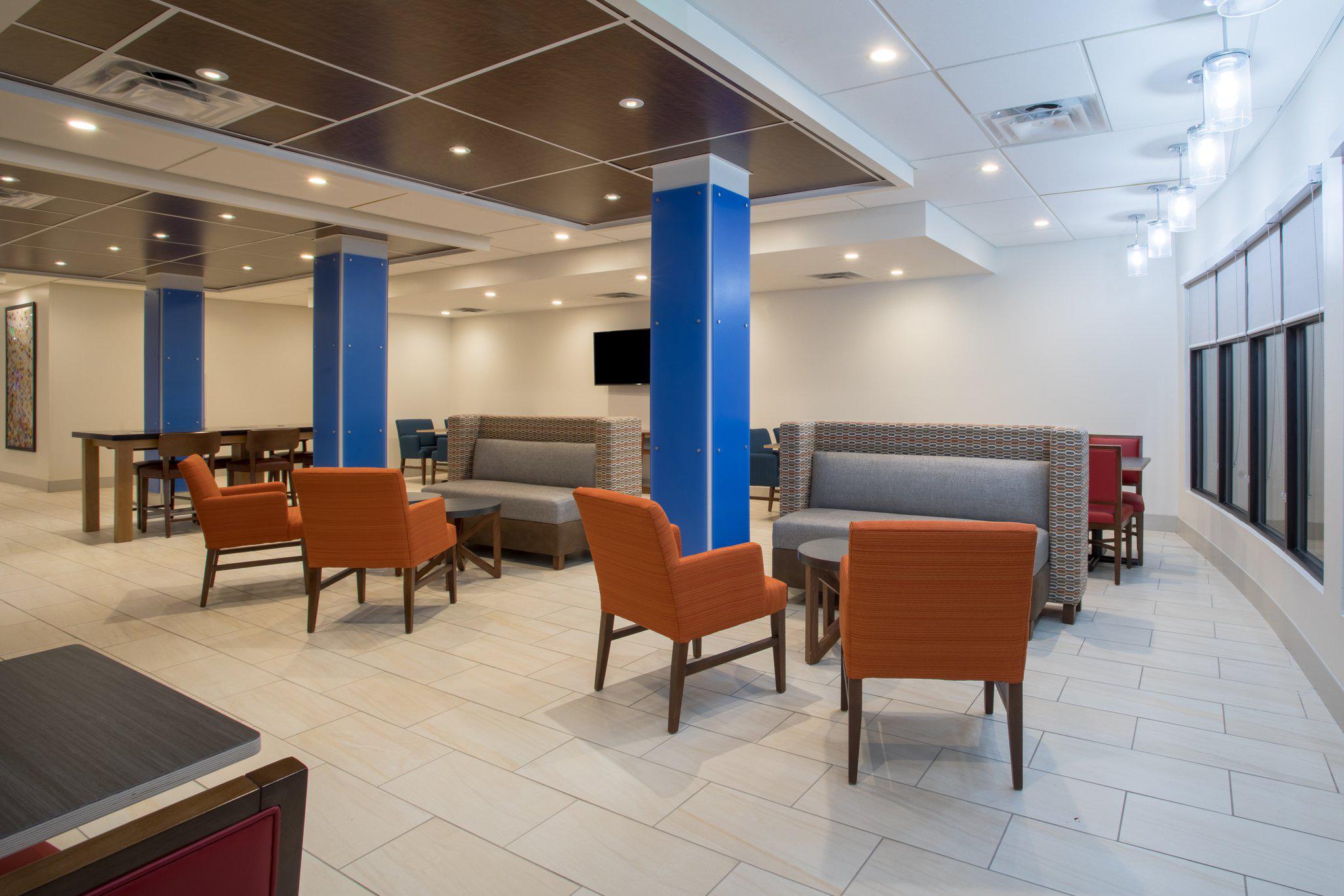 Holiday Inn Express & Suites Owings Mills-Baltimore Area Photo