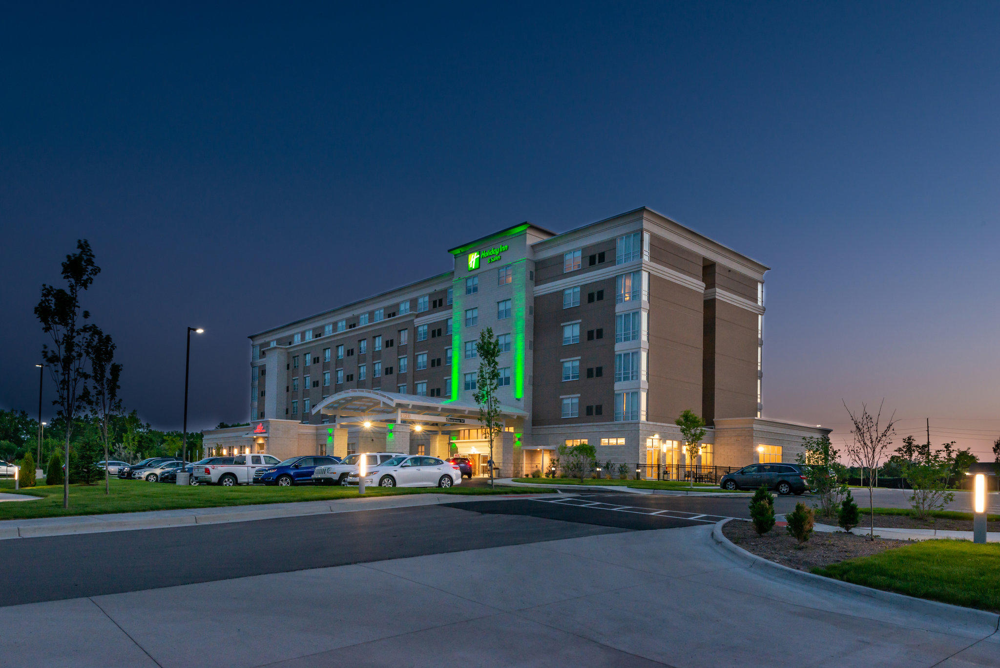 Holiday Inn & Suites Farmington Hills - Detroit NW Photo