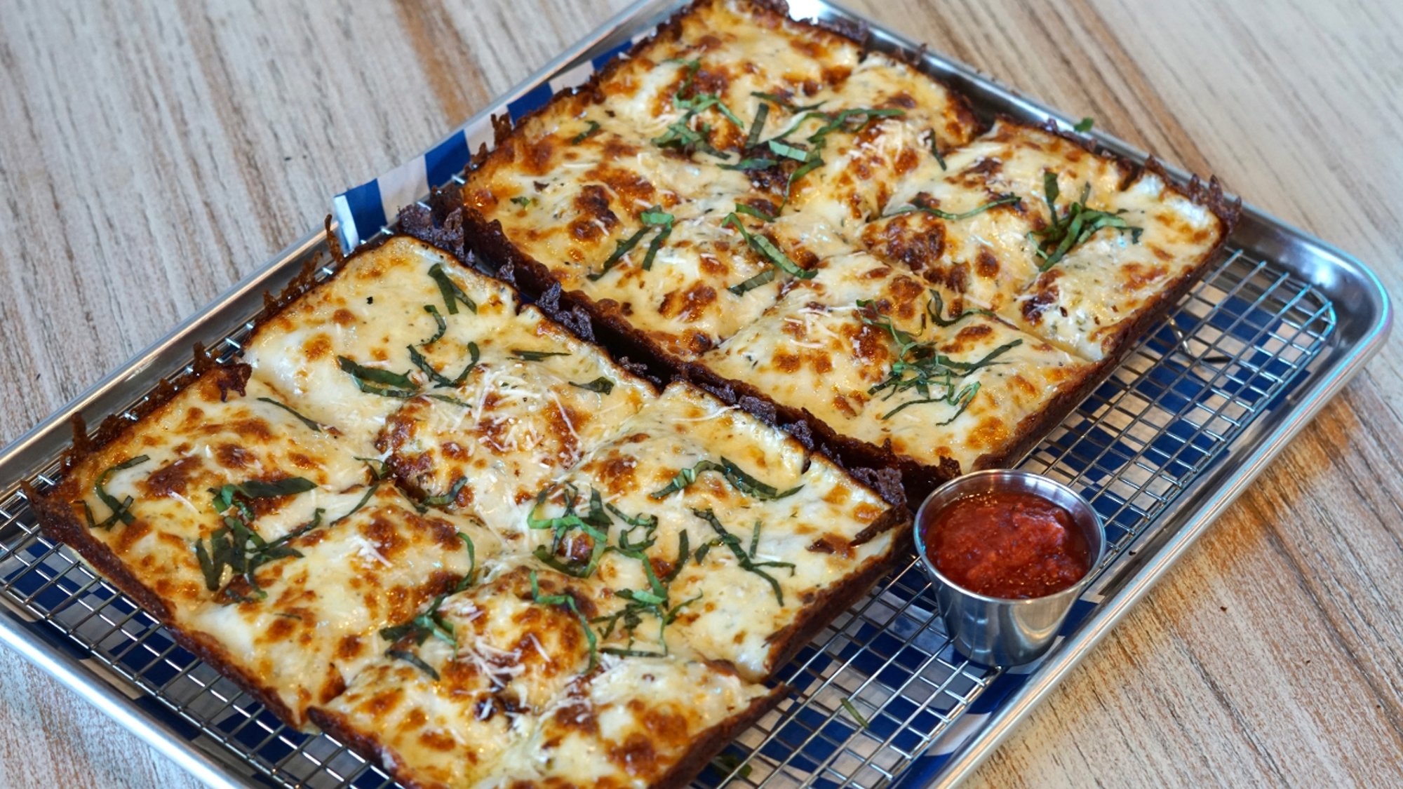 Large Detroit Cheesy Garlic Bread
