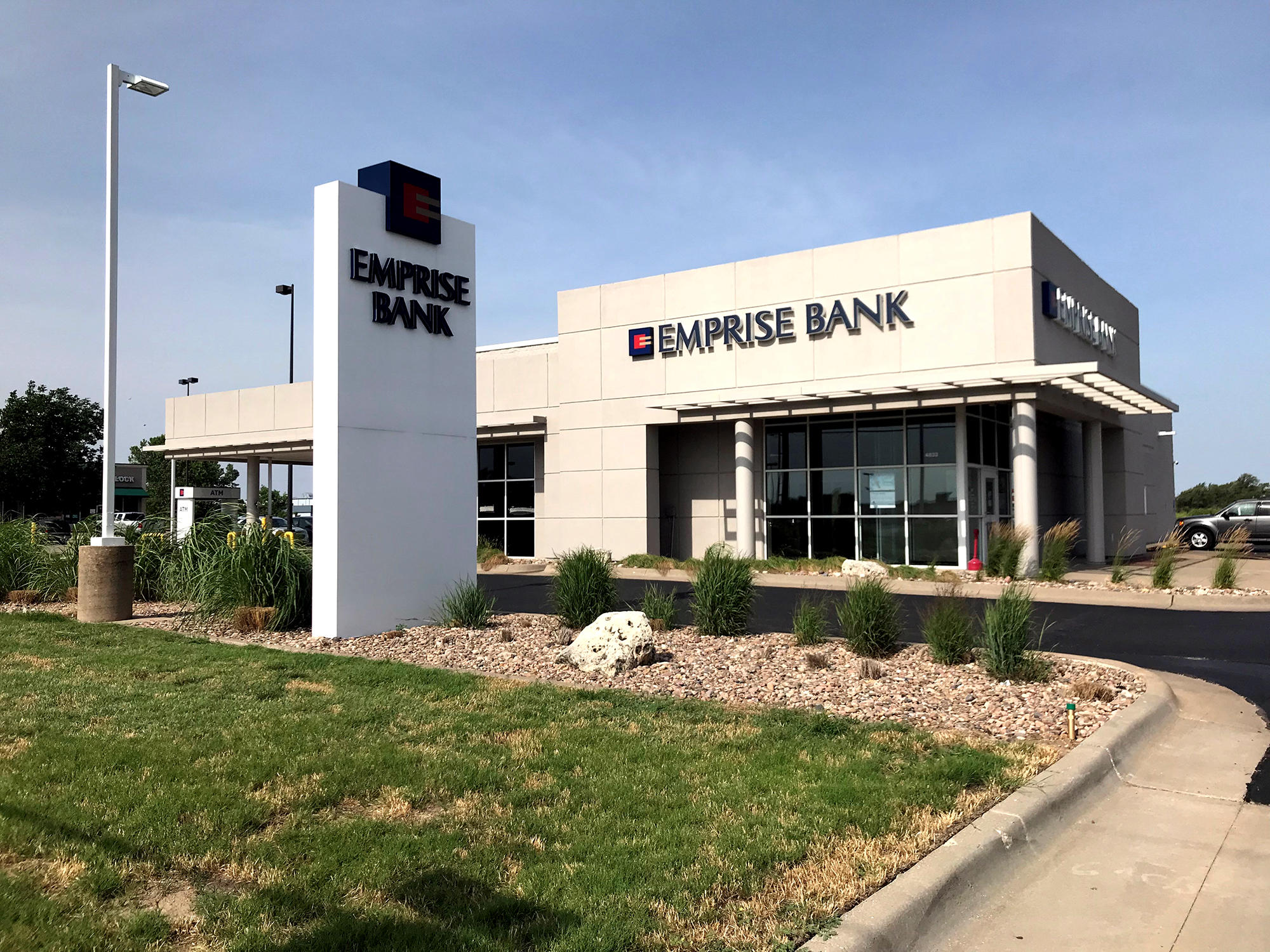 Emprise Bank Photo