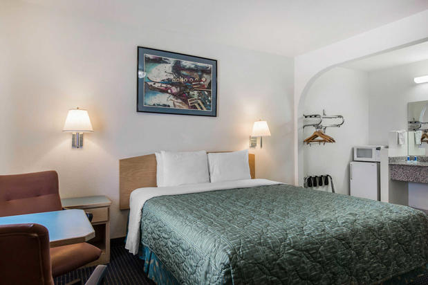 Images Rodeway Inn Beaumont I-10