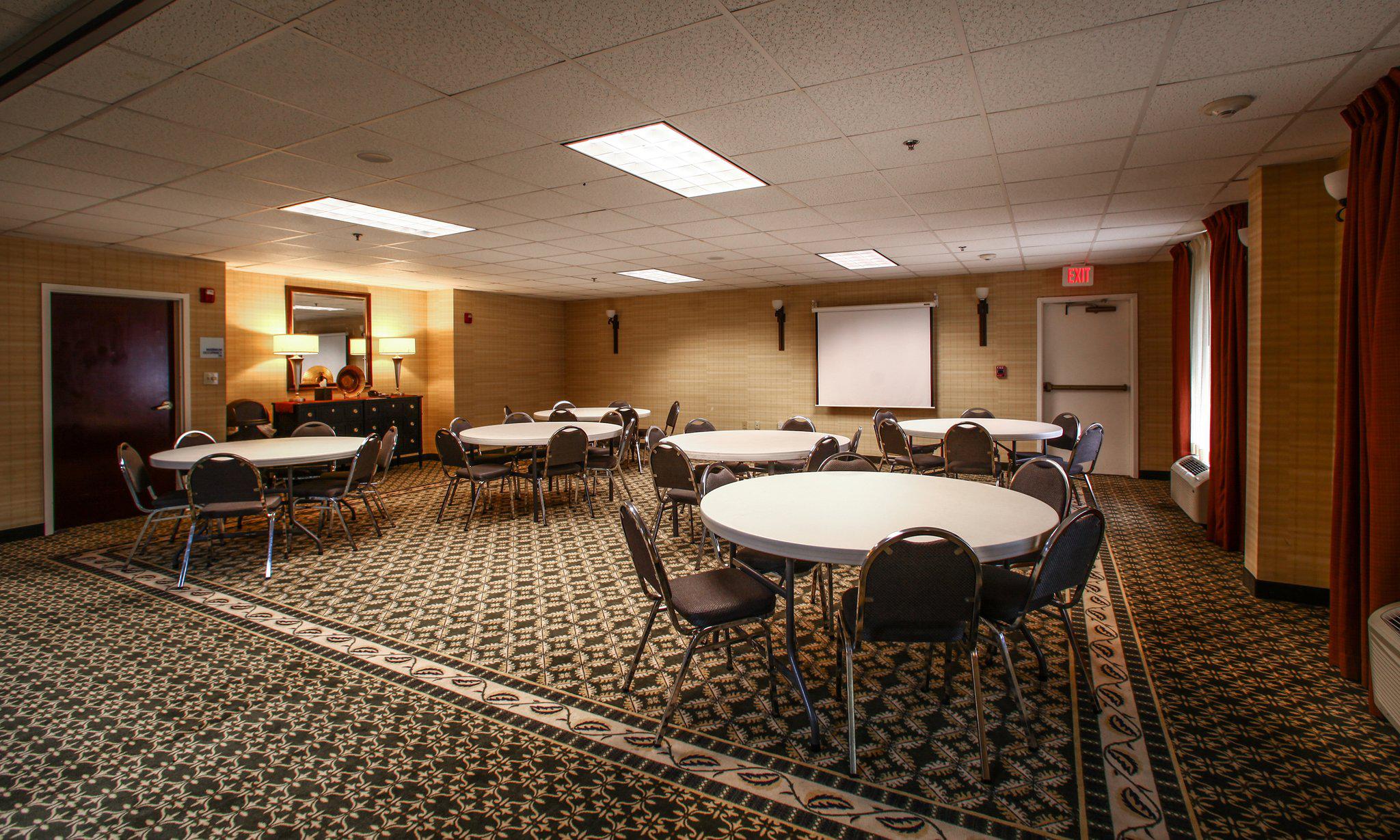 Holiday Inn Express & Suites Atlanta-Emory University Area Photo