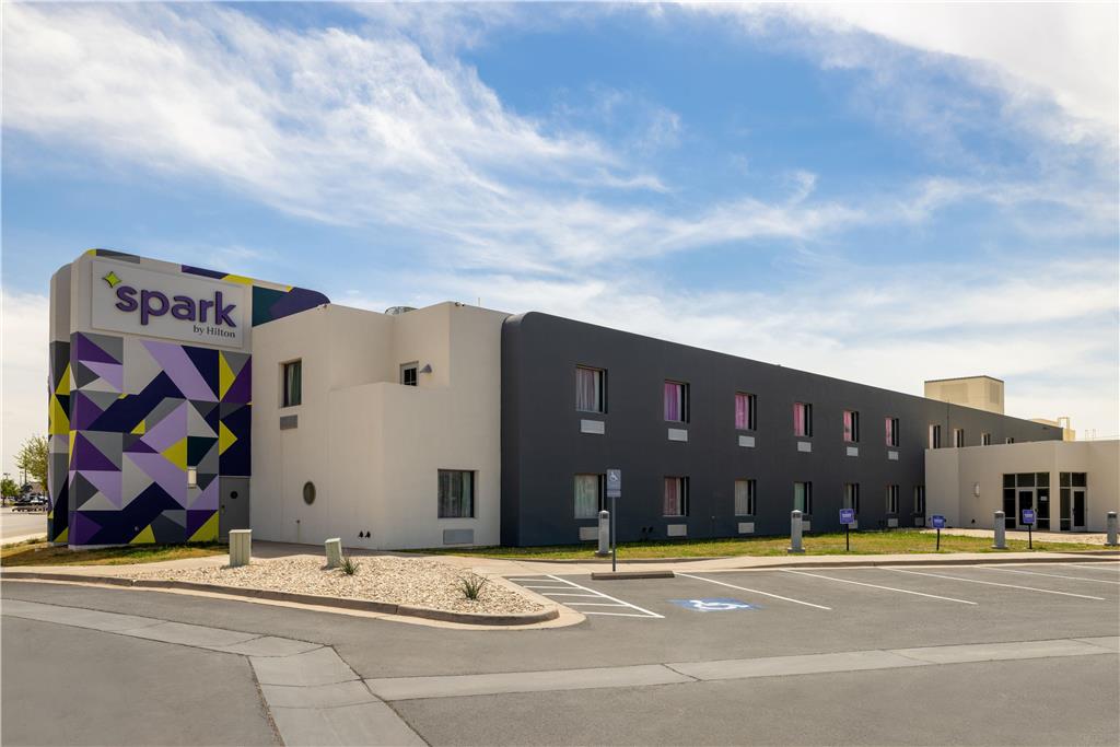 Spark by Hilton Artesia Logo