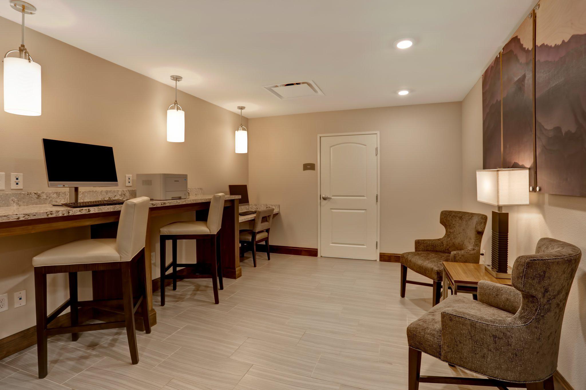 Staybridge Suites Overland Park-Kansas City Area Photo