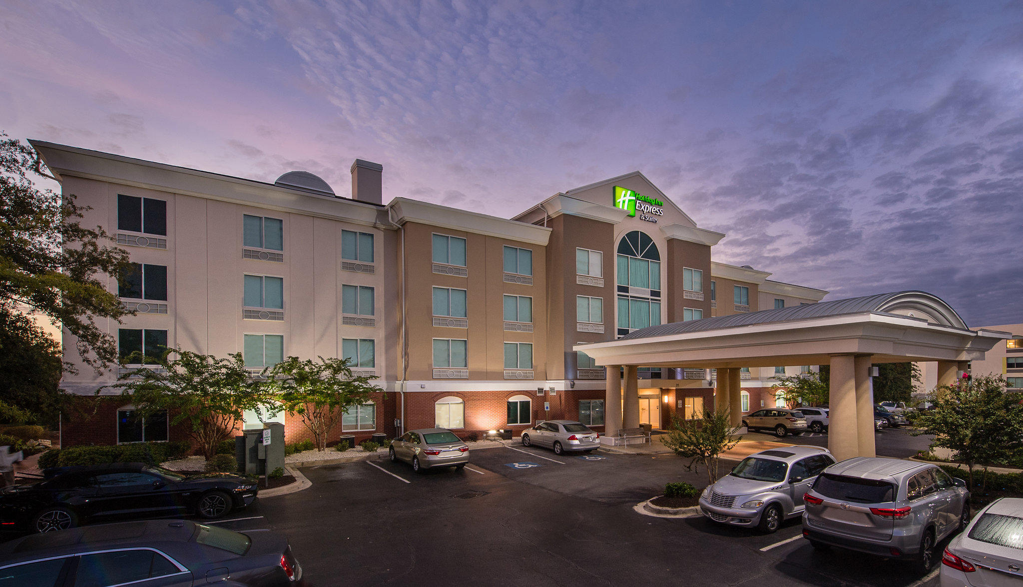 Holiday Inn Express & Suites Columbia-I-26 @ Harbison Blvd Photo