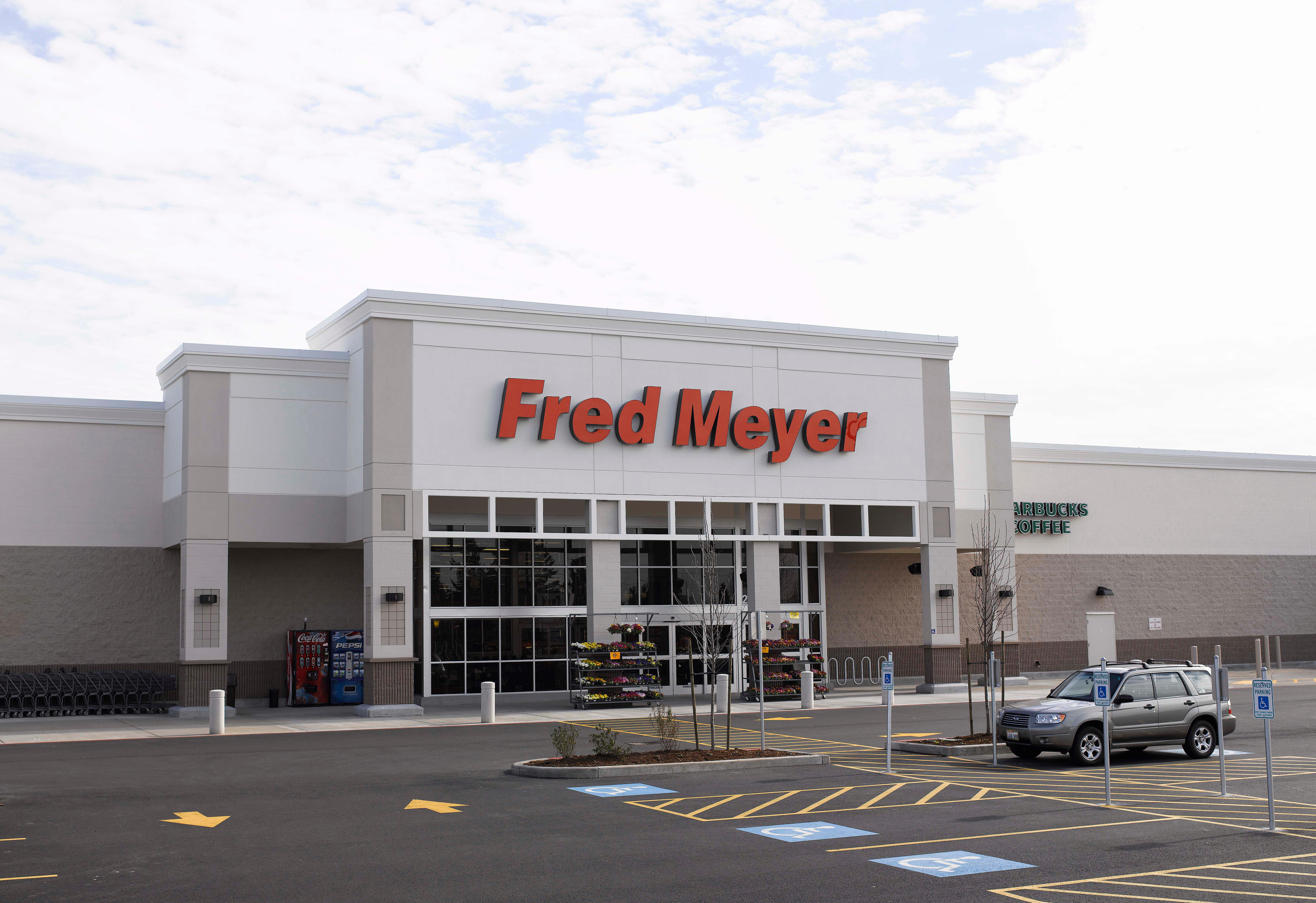 Fred Meyer Grocery Pickup and Delivery Photo