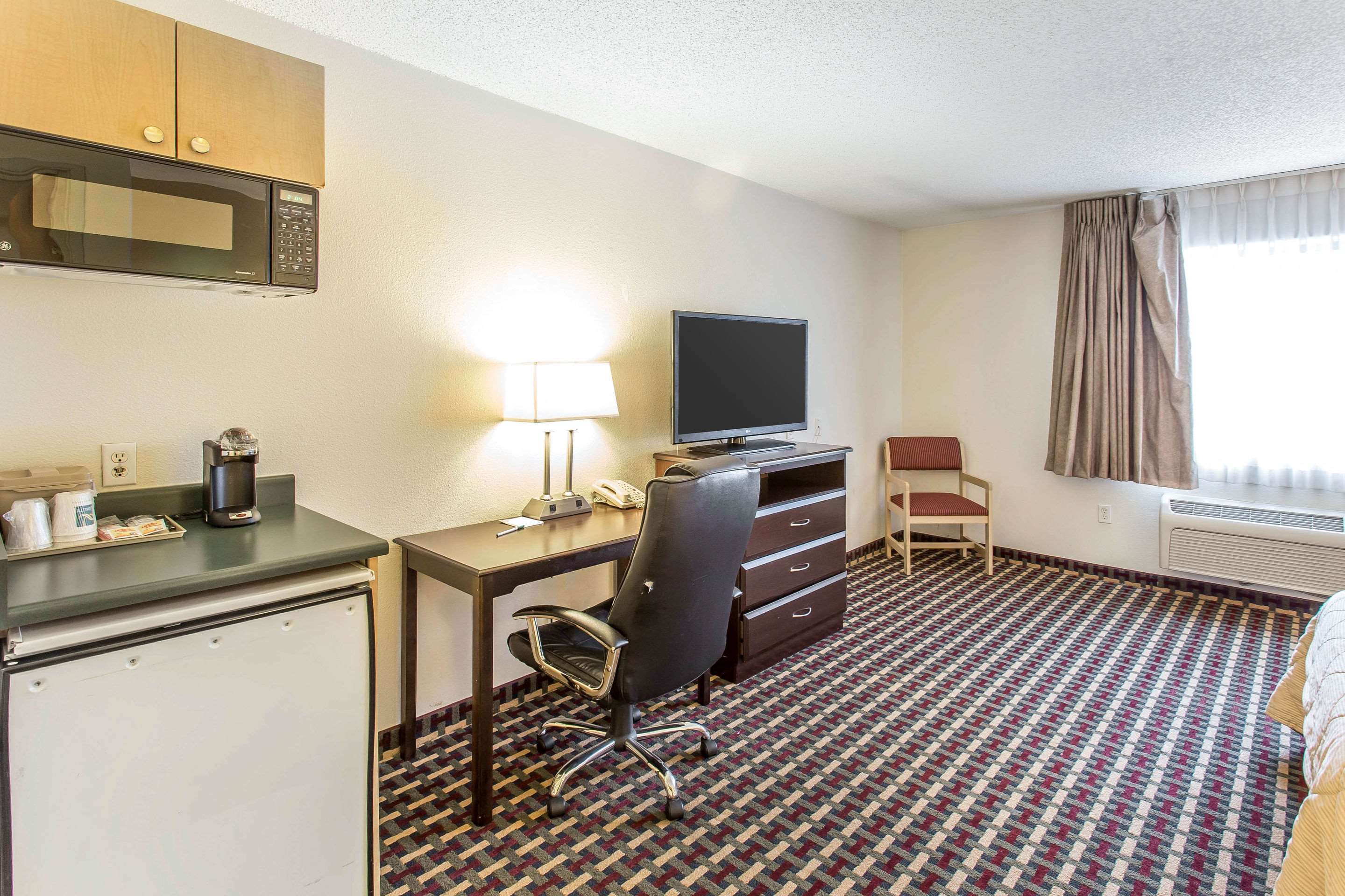 Quality Inn & Suites Lakewood - Denver Southwest Photo