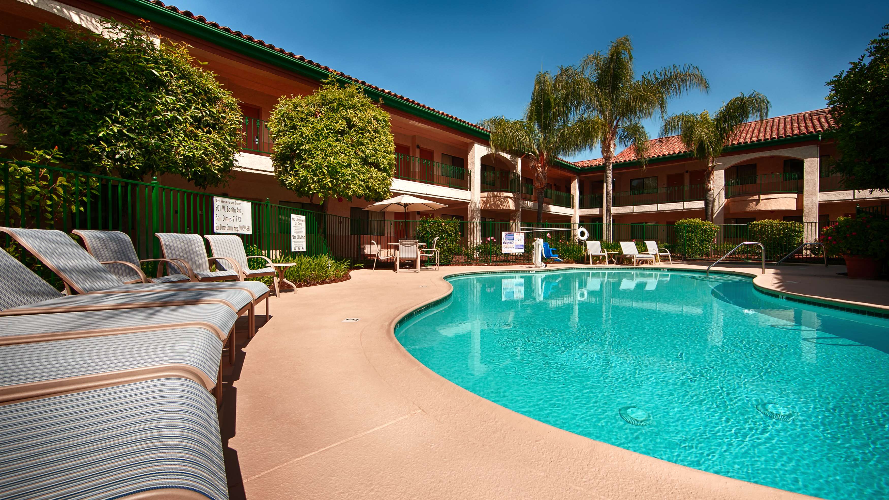 Best Western San Dimas Hotel & Suites Photo