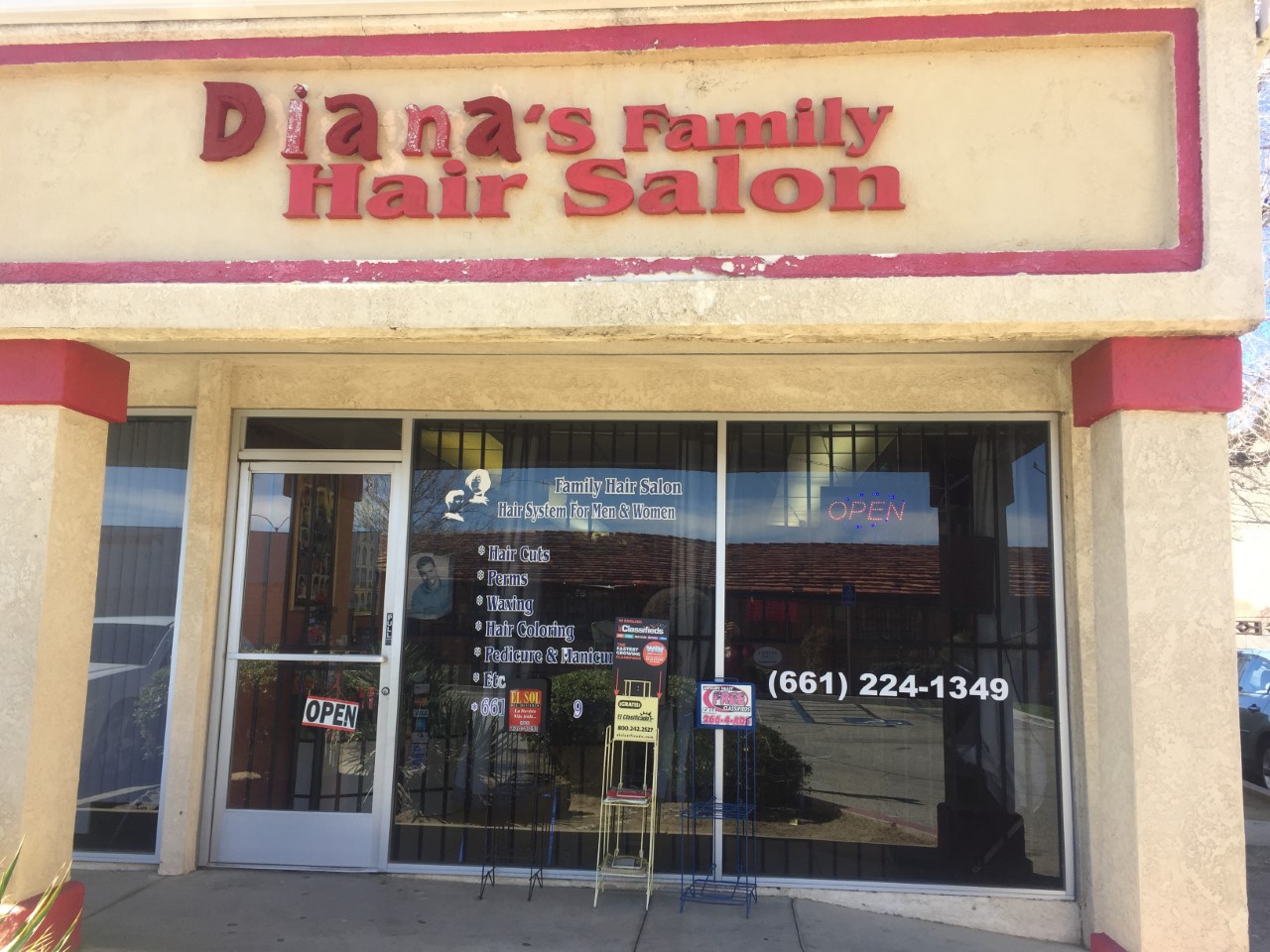 Diana's Hair Salon Logo