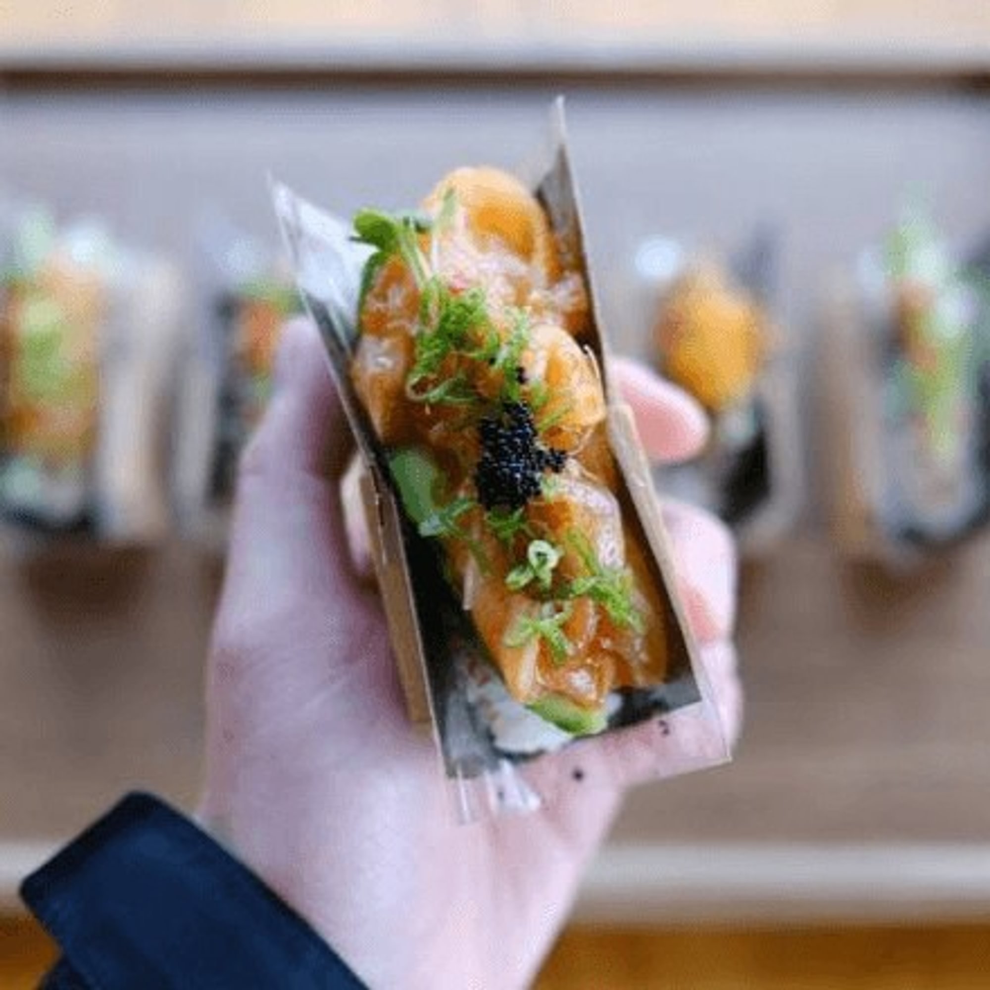 Spicy Salmon handroll