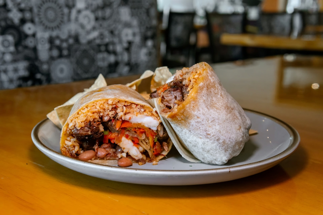 Mar y Tierra Burrito