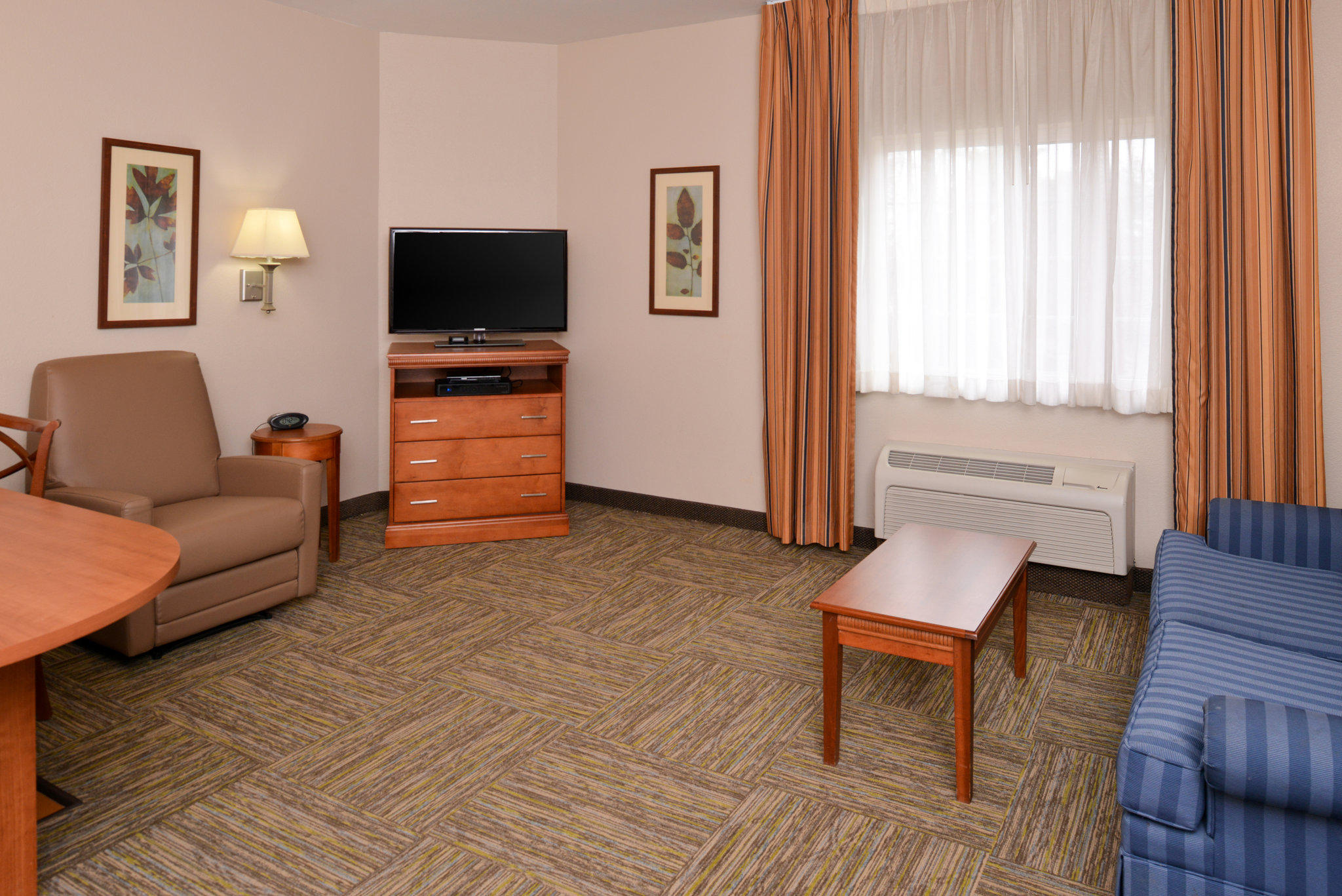 Candlewood Suites Boise - Towne Square Photo