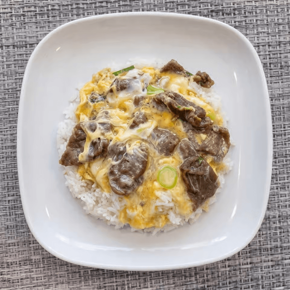 Beef with Egg on Rice / 滑蛋牛燴飯