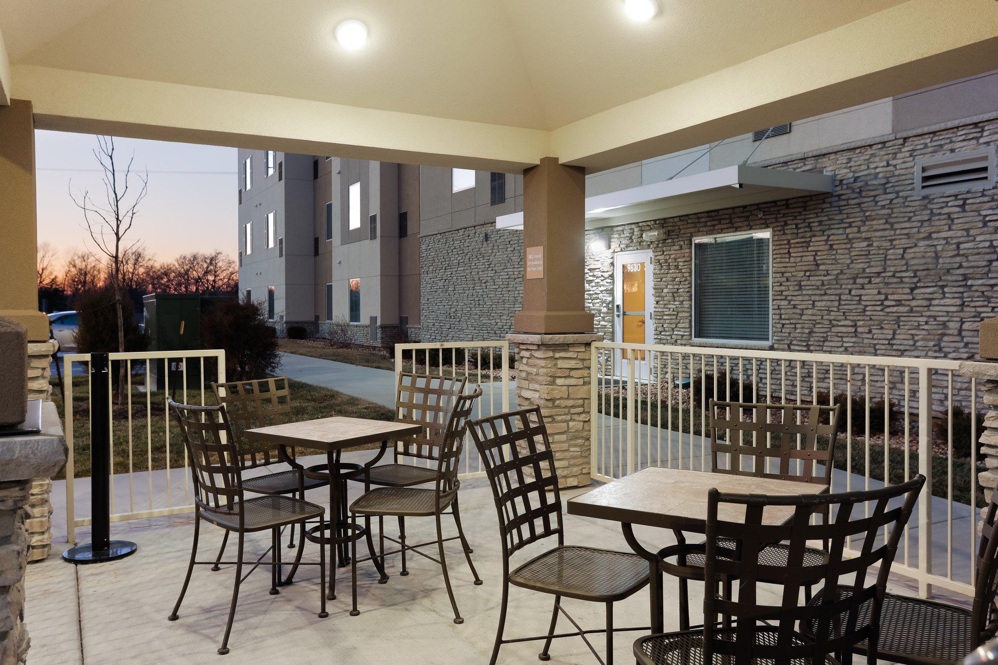 Candlewood Suites Lenexa - Overland Park Area Photo