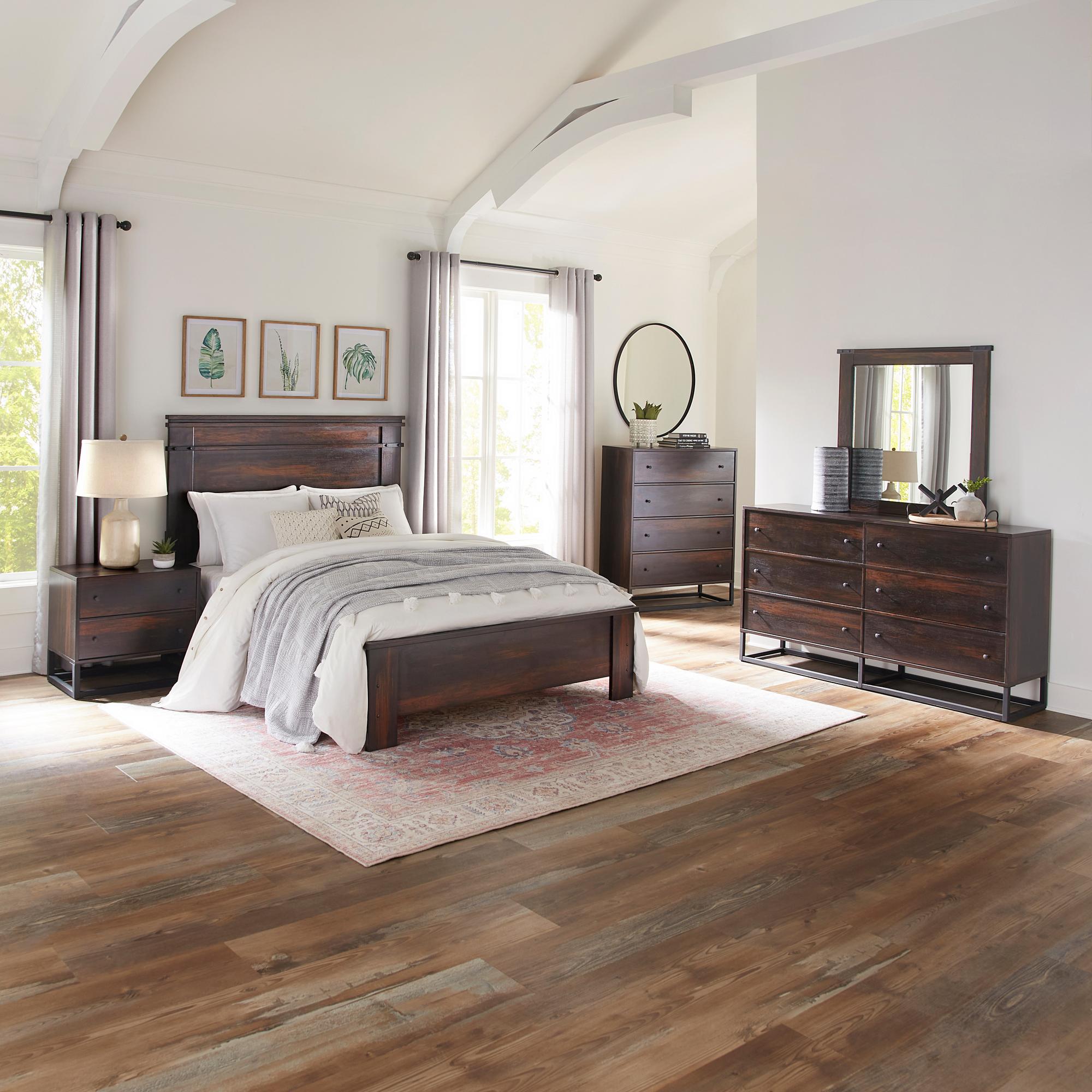 Queen Wallace Bed w/Chest, Dresser, Mirror, Nightstand