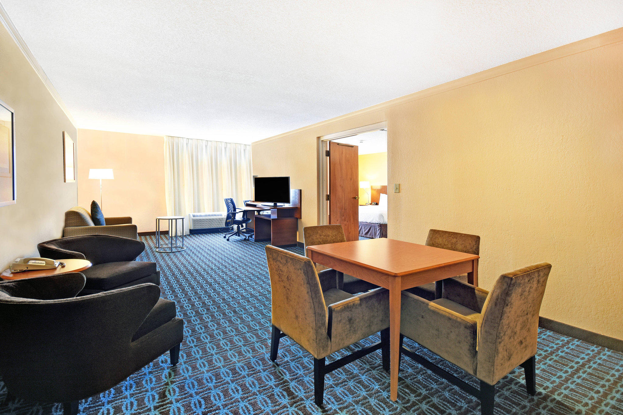 Fairfield Inn & Suites by Marriott Atlanta Vinings/Galleria Photo