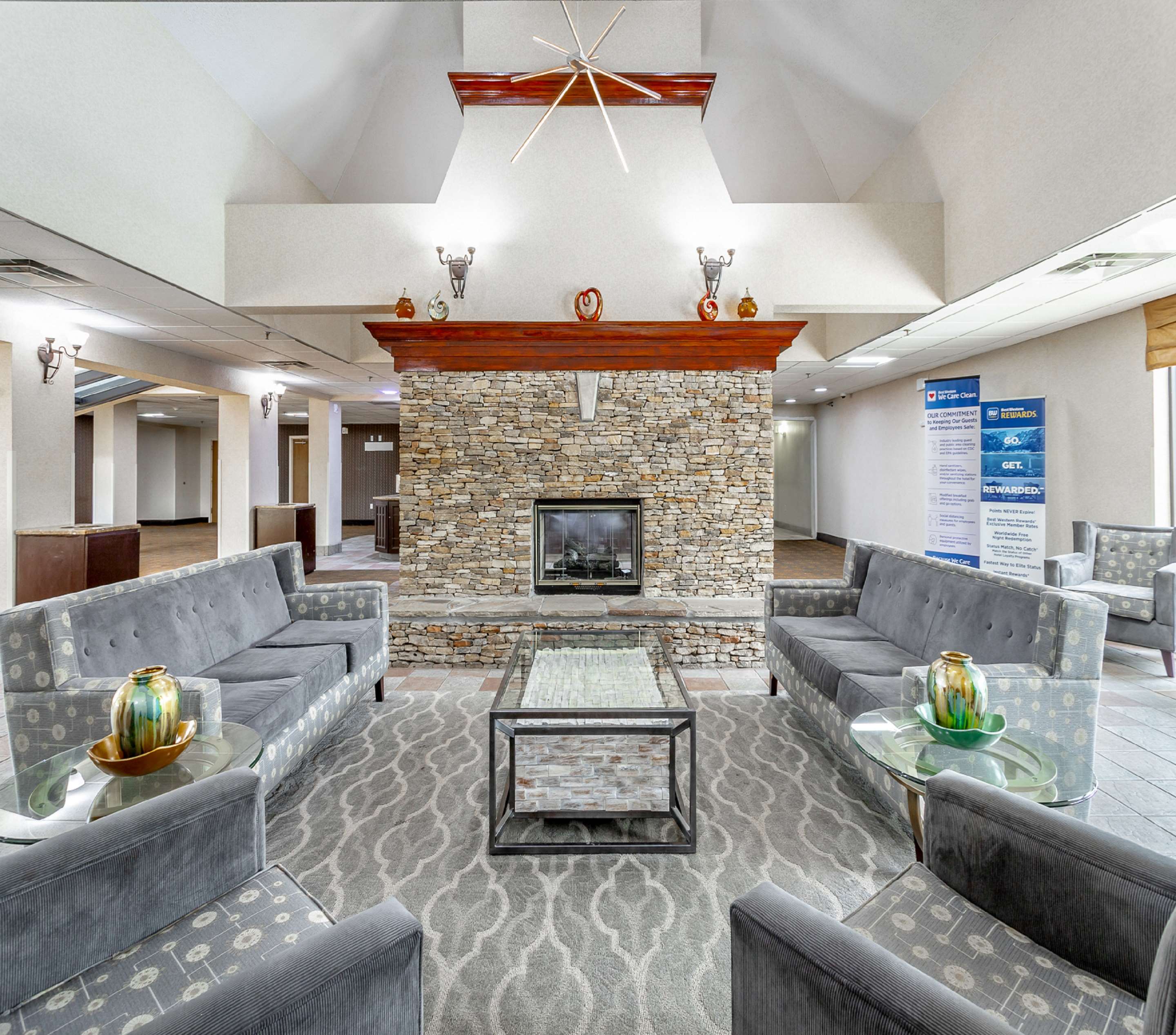 Best Western East Ridge HD LOBBY