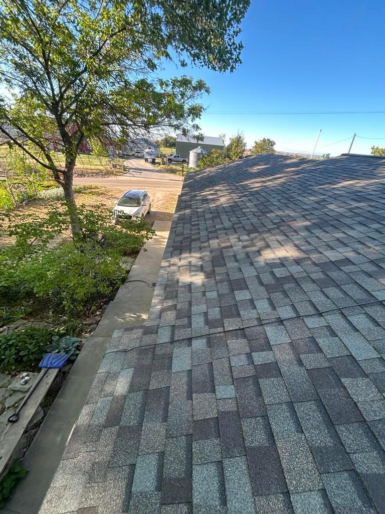 E & H Roofing Image