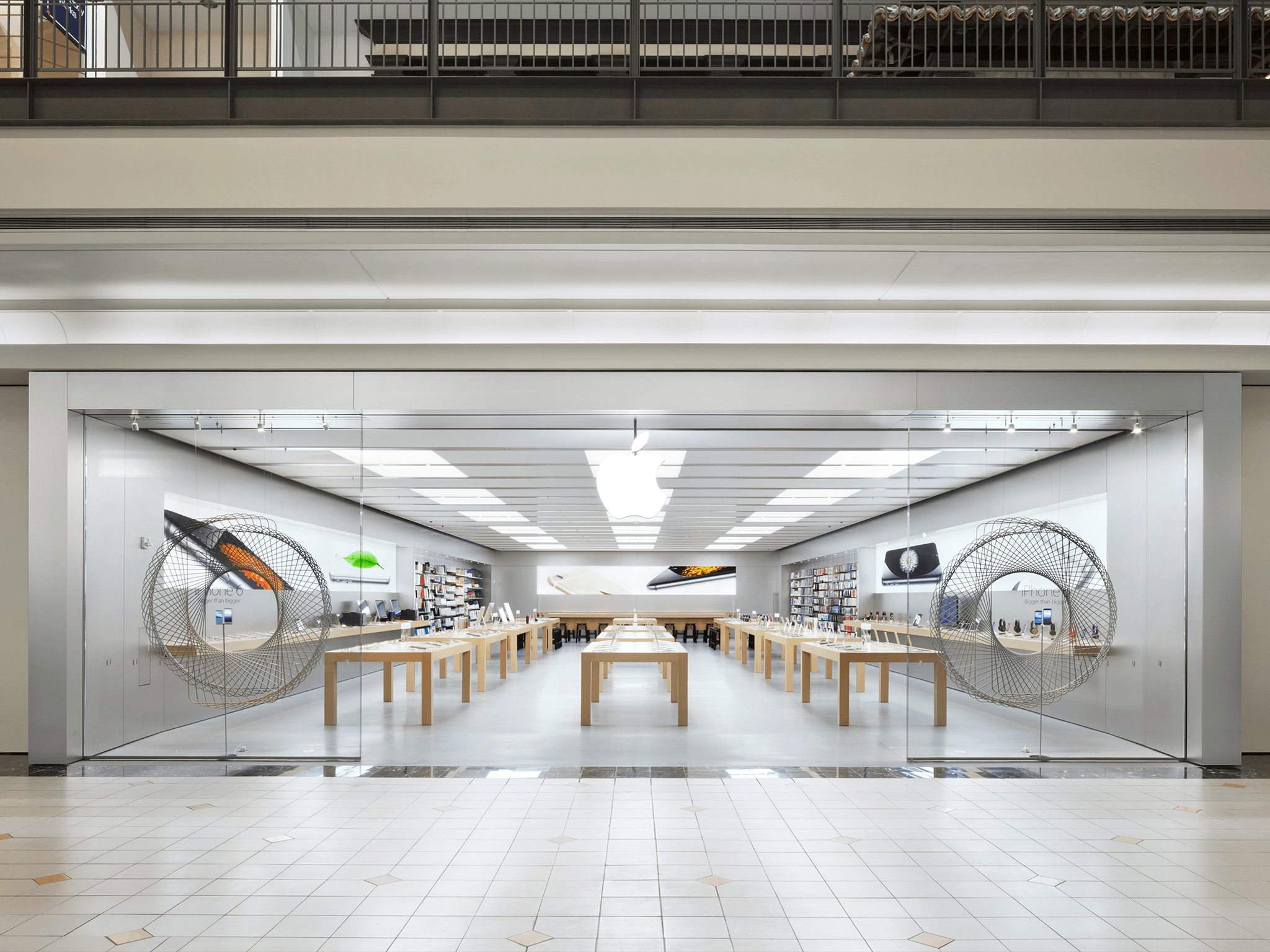 Apple Solomon Pond Mall Photo