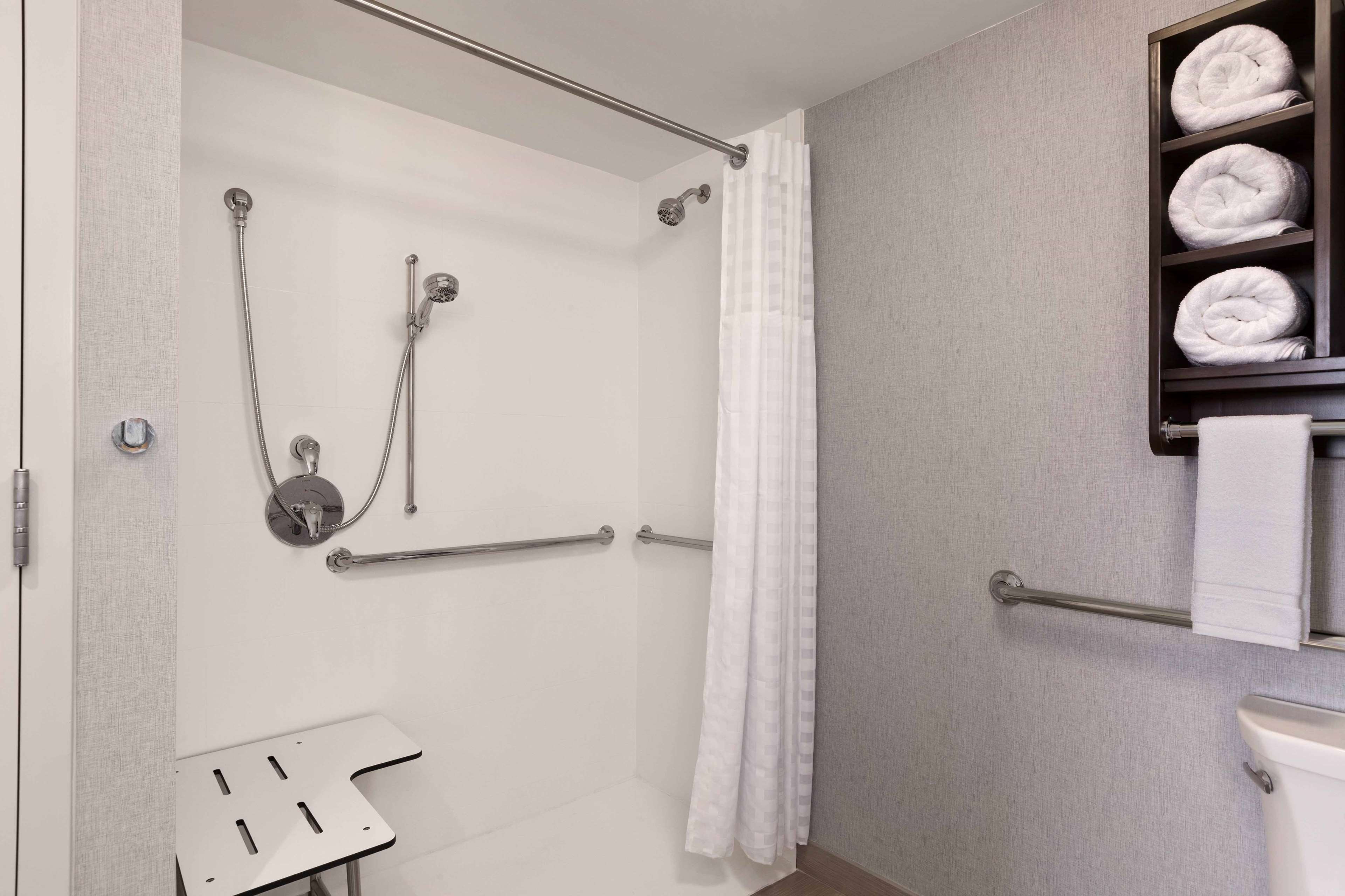 Guest room bath
