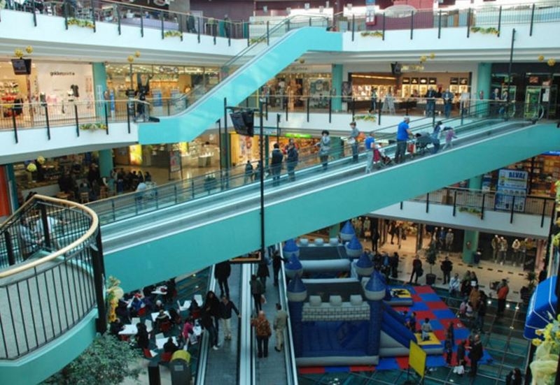 Centro Commerciale Campo Dei Fiori Viale Ticino Gavirate Va