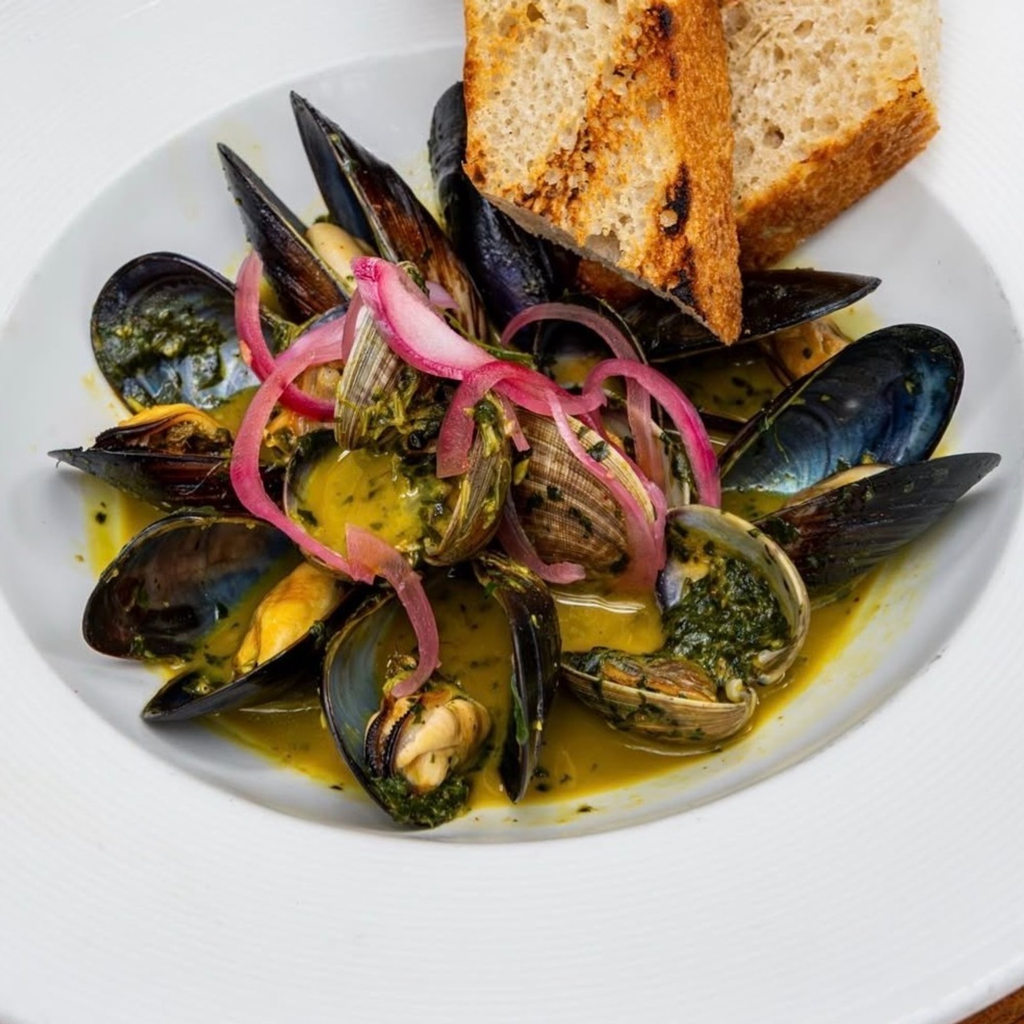 Steamed Mediterranean Mussels with Home-made Pork Sausage