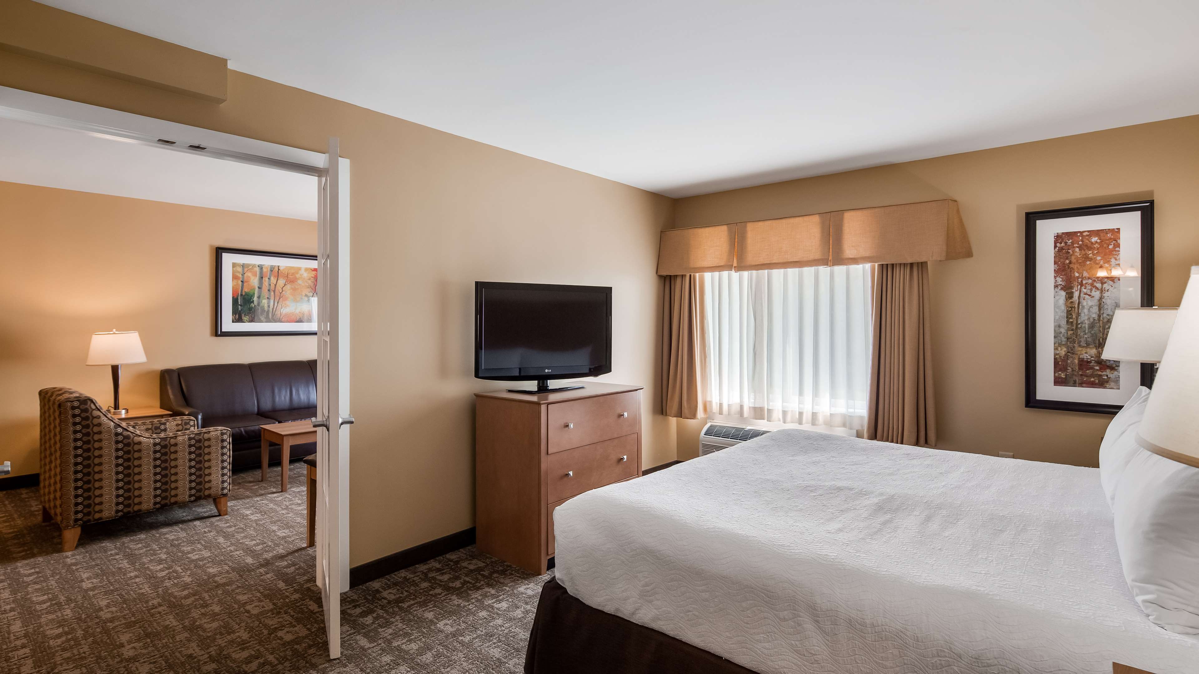 King Suite Guestroom