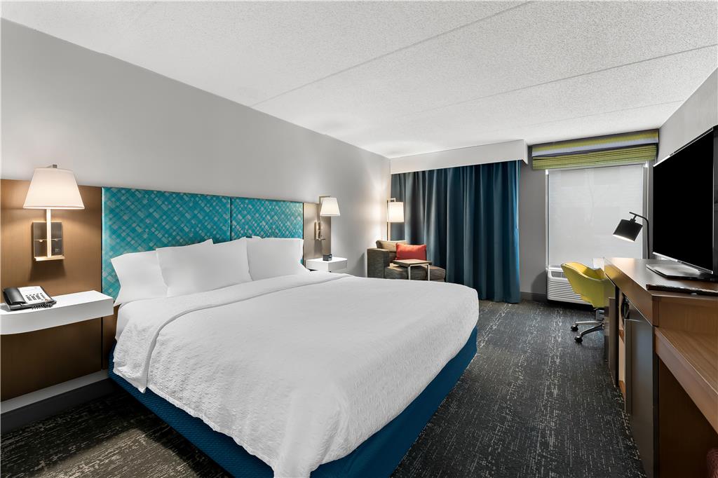 Hampton Inn & Suites Newtown Image