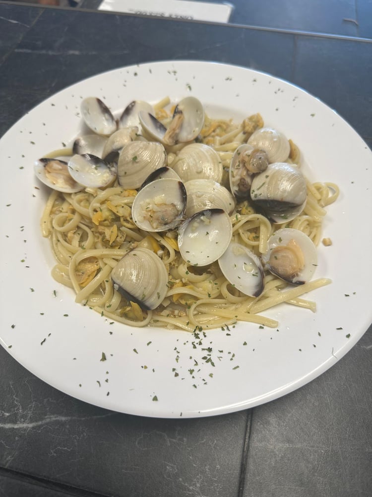 Linguine W/ Clam Sauce (Red or White)