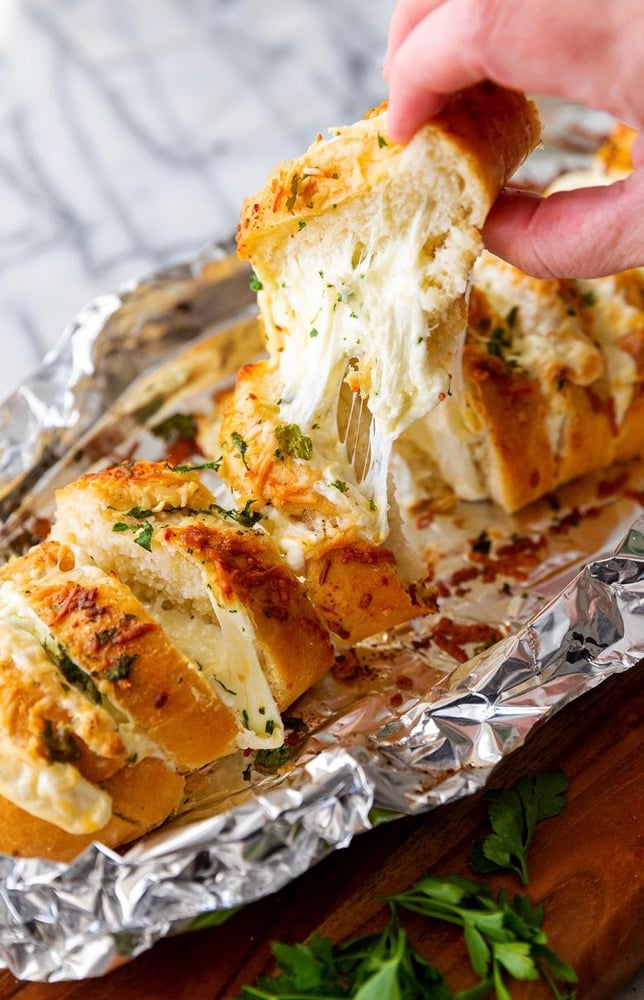 GARLIC BREAD-WITH FRESH MOZZARELLA