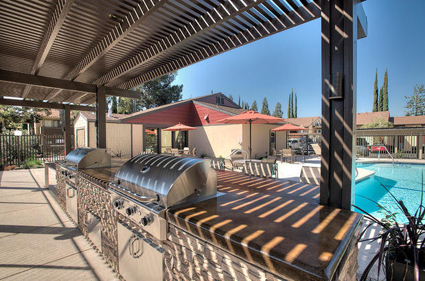 Images Meridian Terrace Condominiums