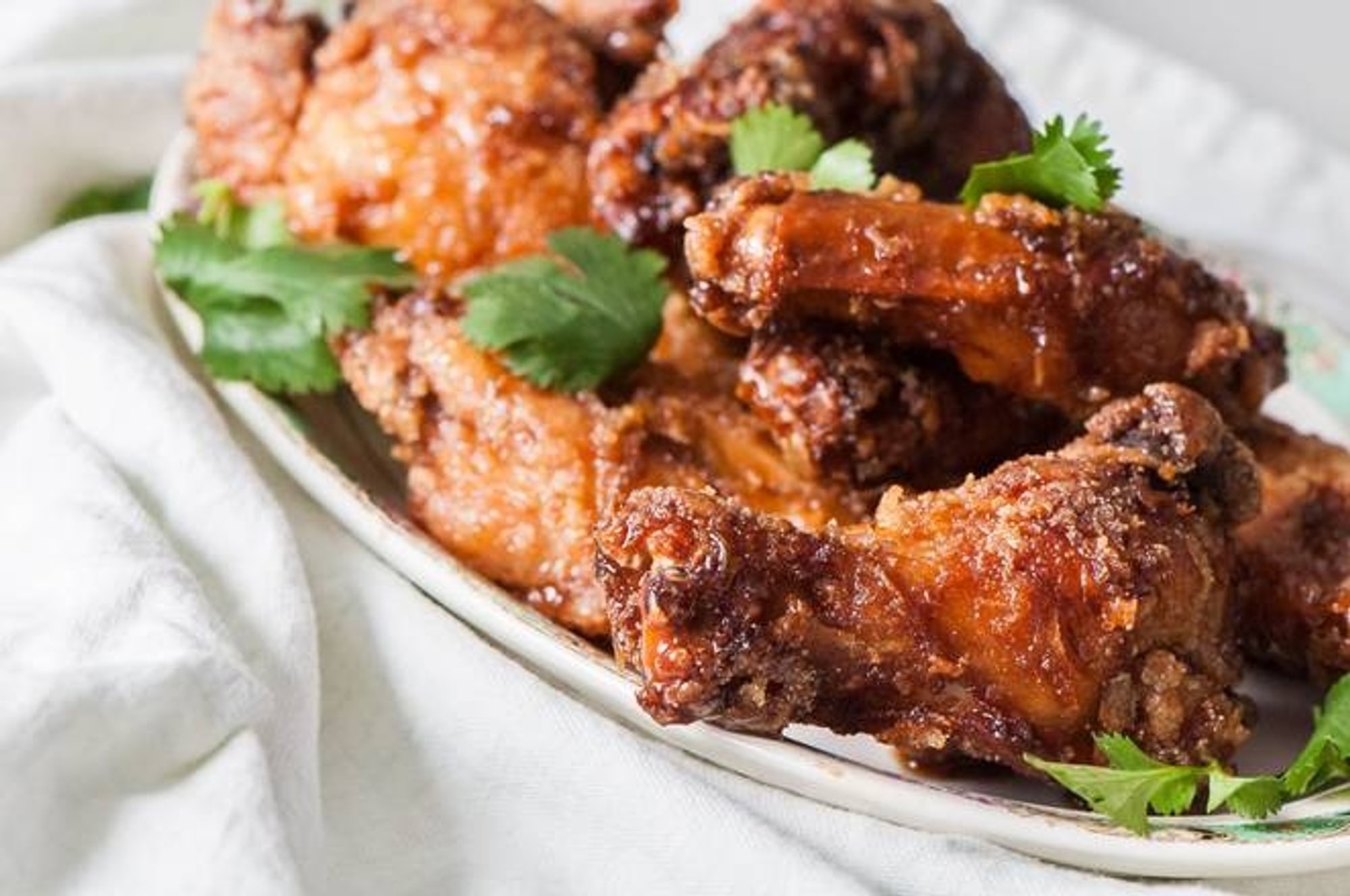 CHICKEN WINGS (8)