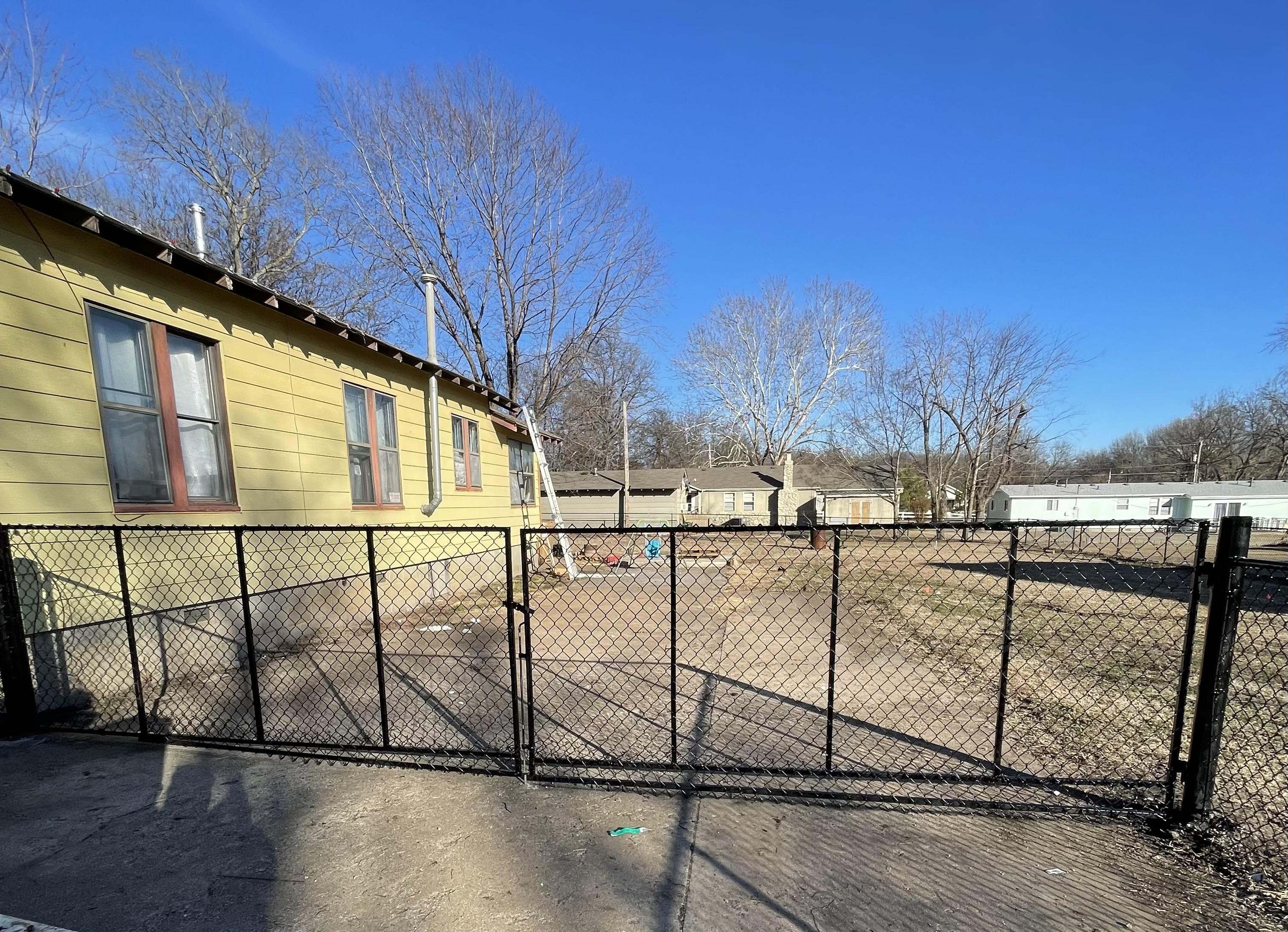 Top Rail Fence Oklahoma City Image