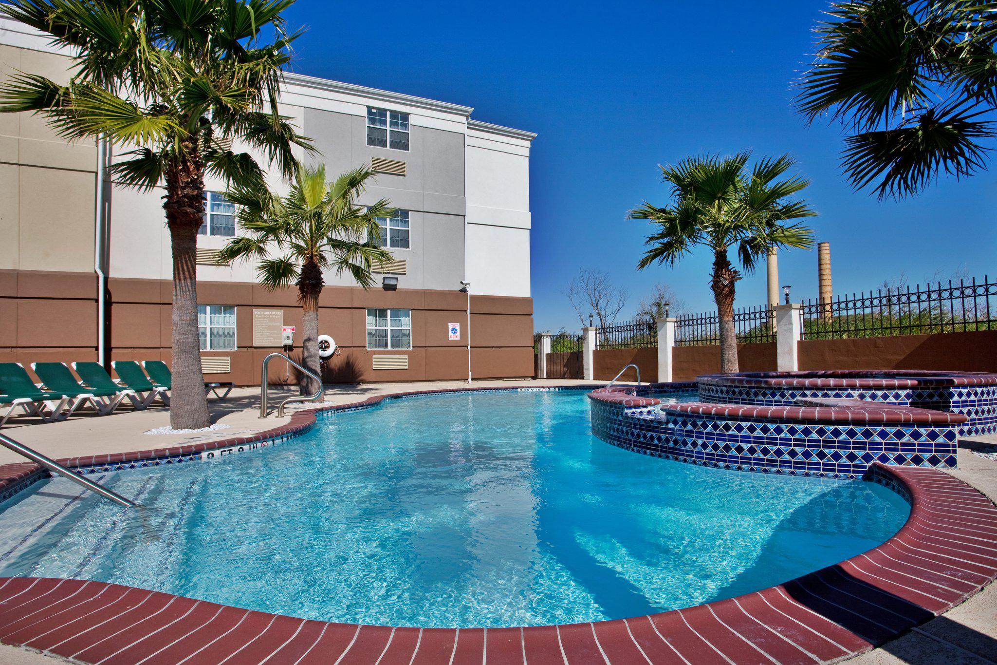 Candlewood Suites Galveston Photo