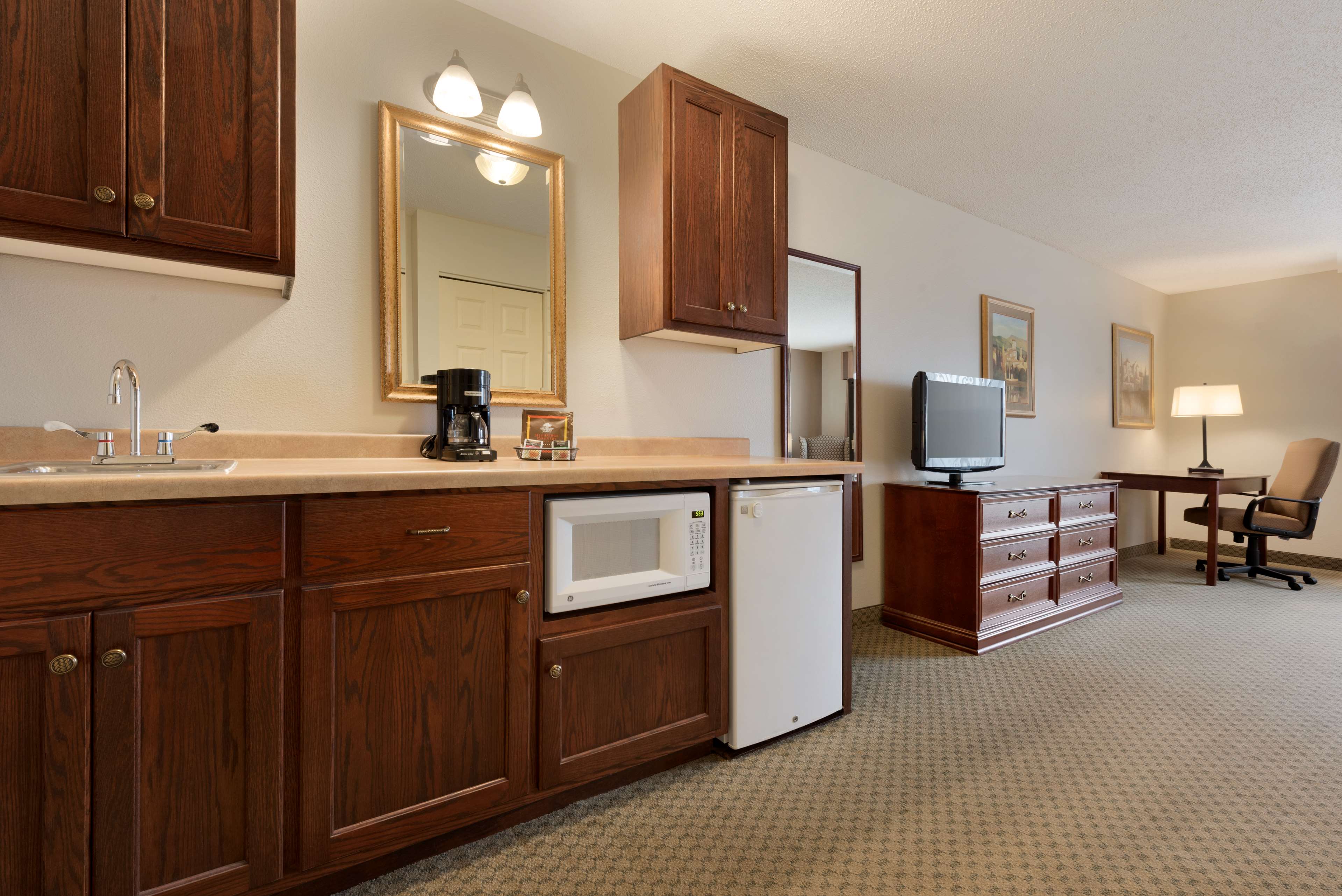 Country Inn & Suites by Radisson, St. Cloud East, MN Photo