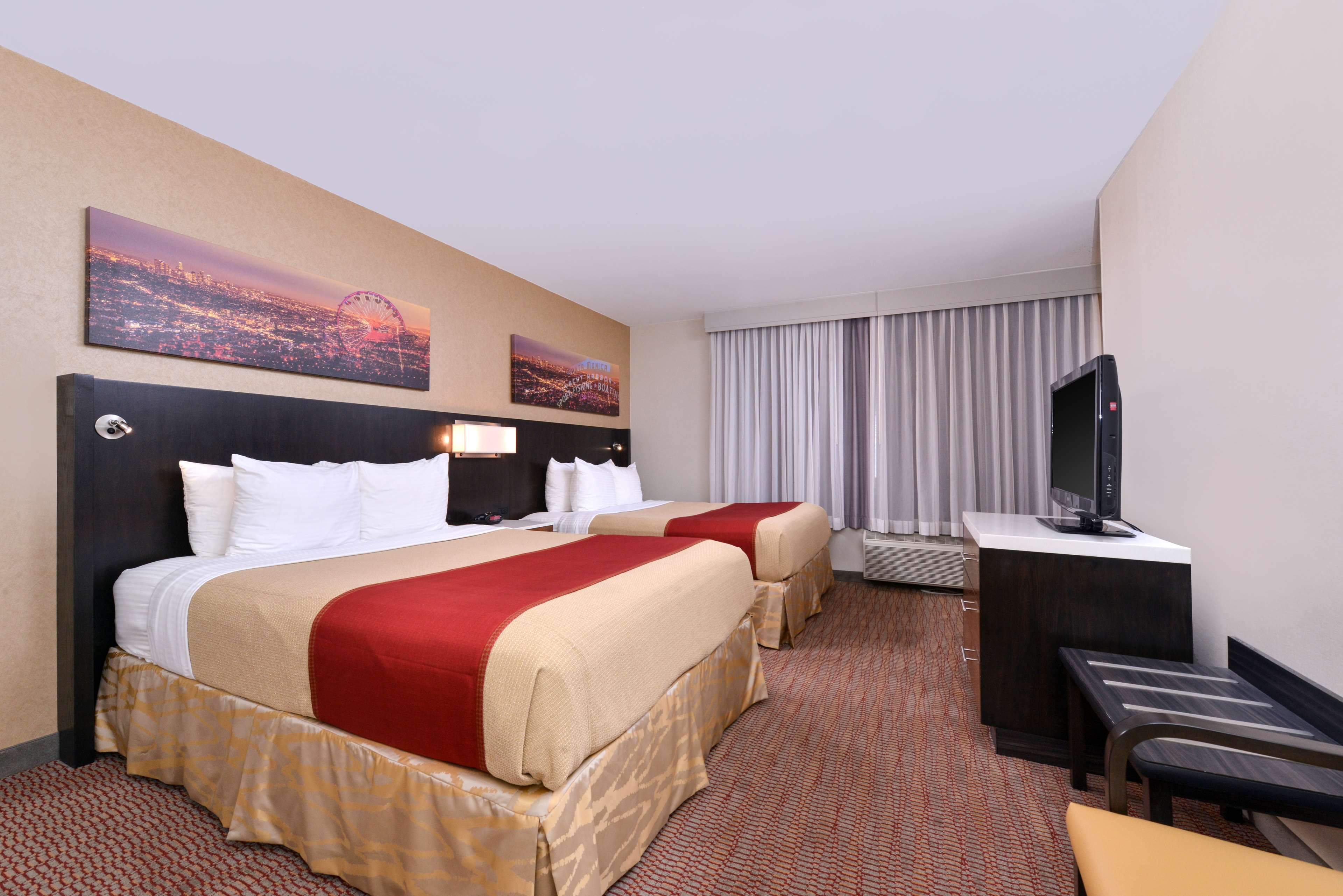 Best Western Royal Palace Inn & Suites Photo