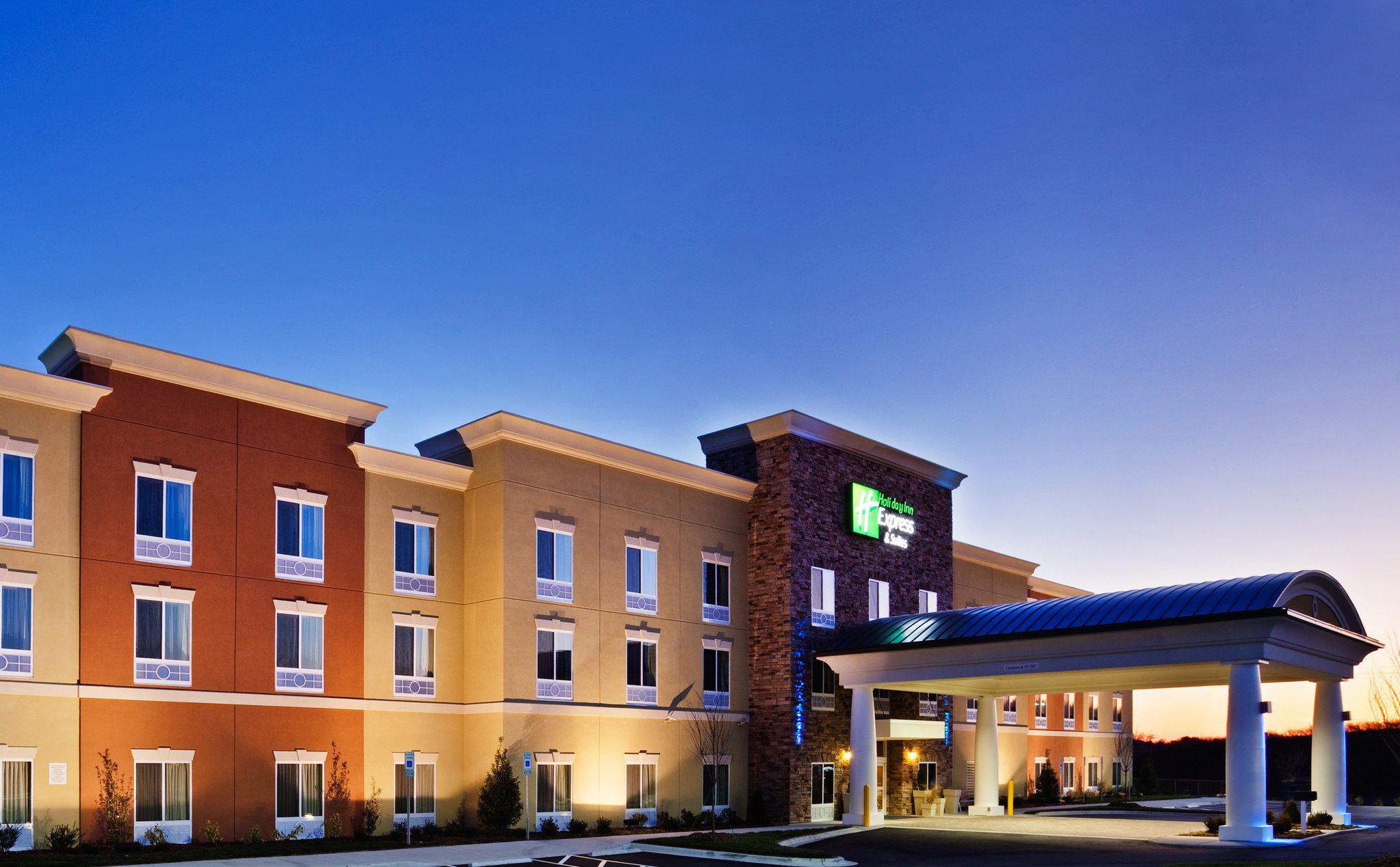 Holiday Inn Express & Suites Charlotte Southeast - Matthews Photo