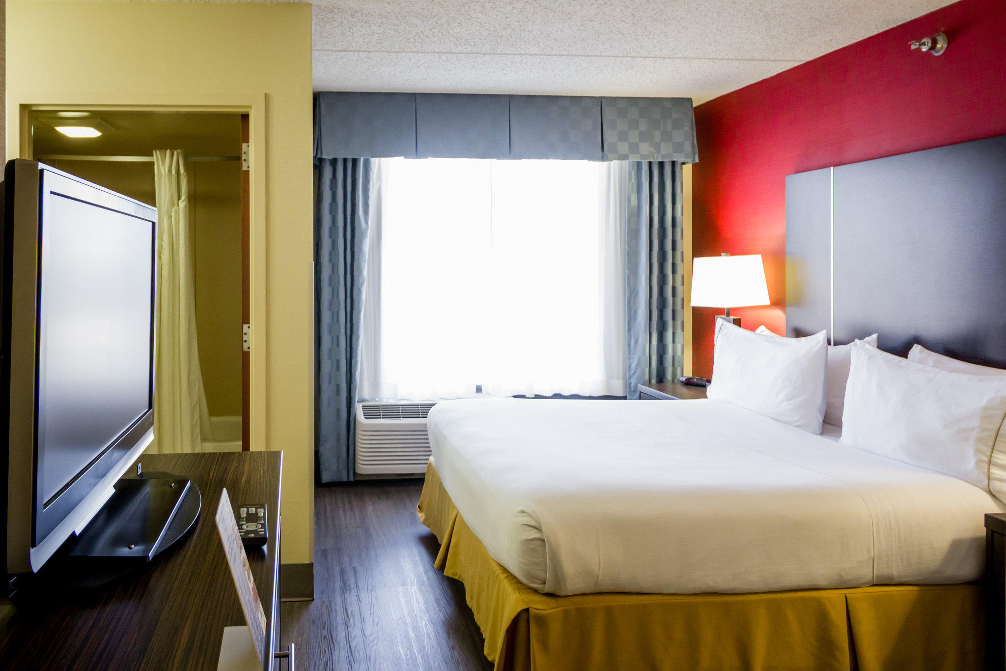 Holiday Inn Express & Suites Austin Airport Photo