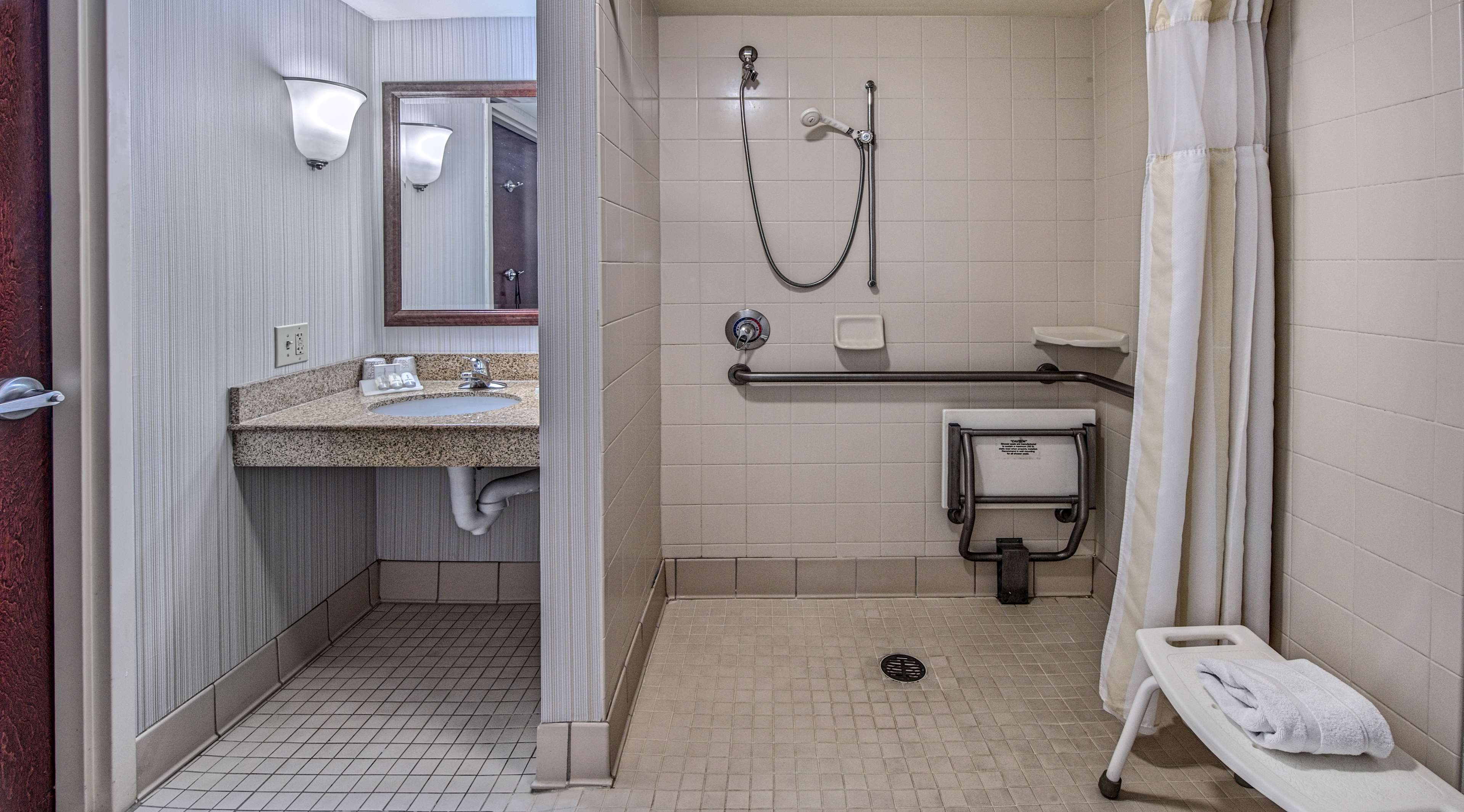 Guest room bath