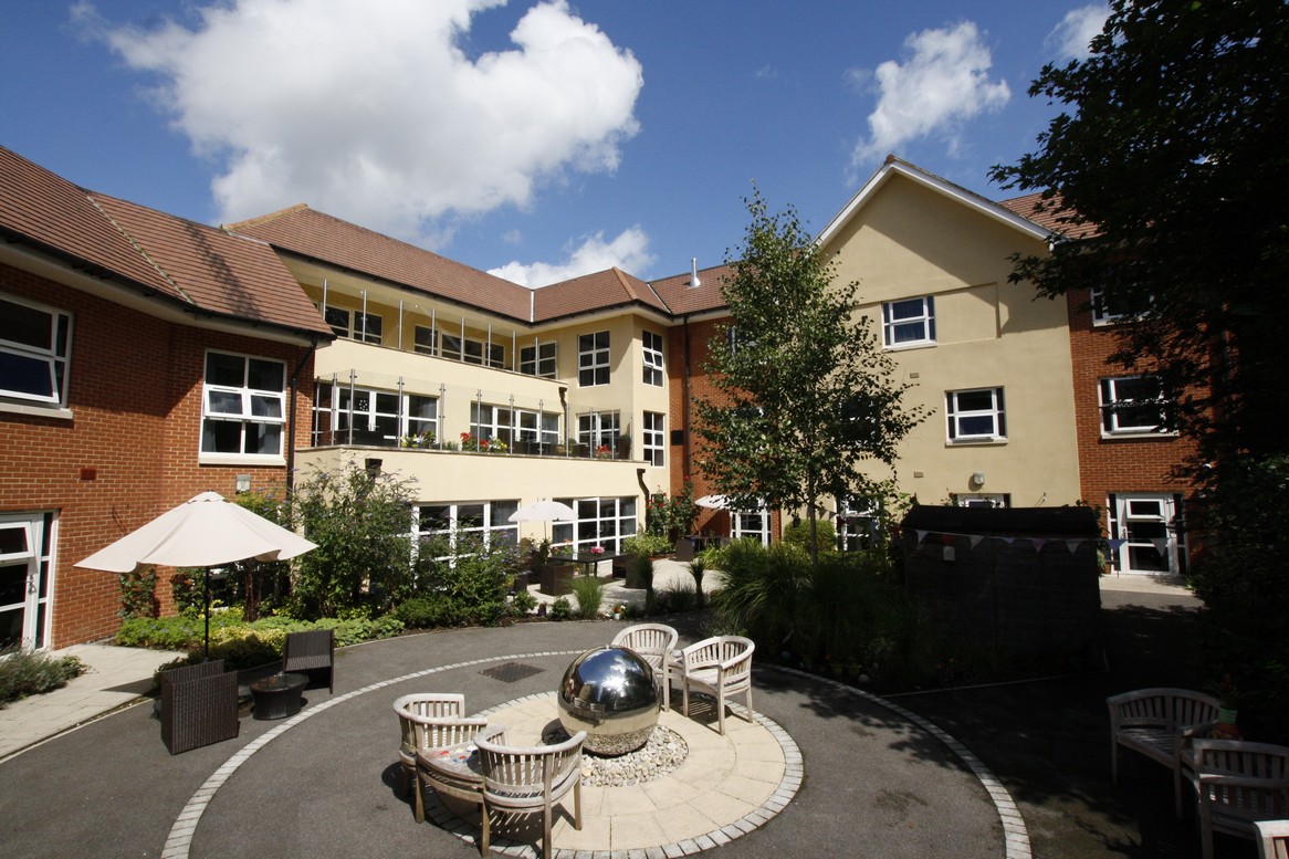 Pemberley House Care Home Rest And Retirement Homes in Basingstoke