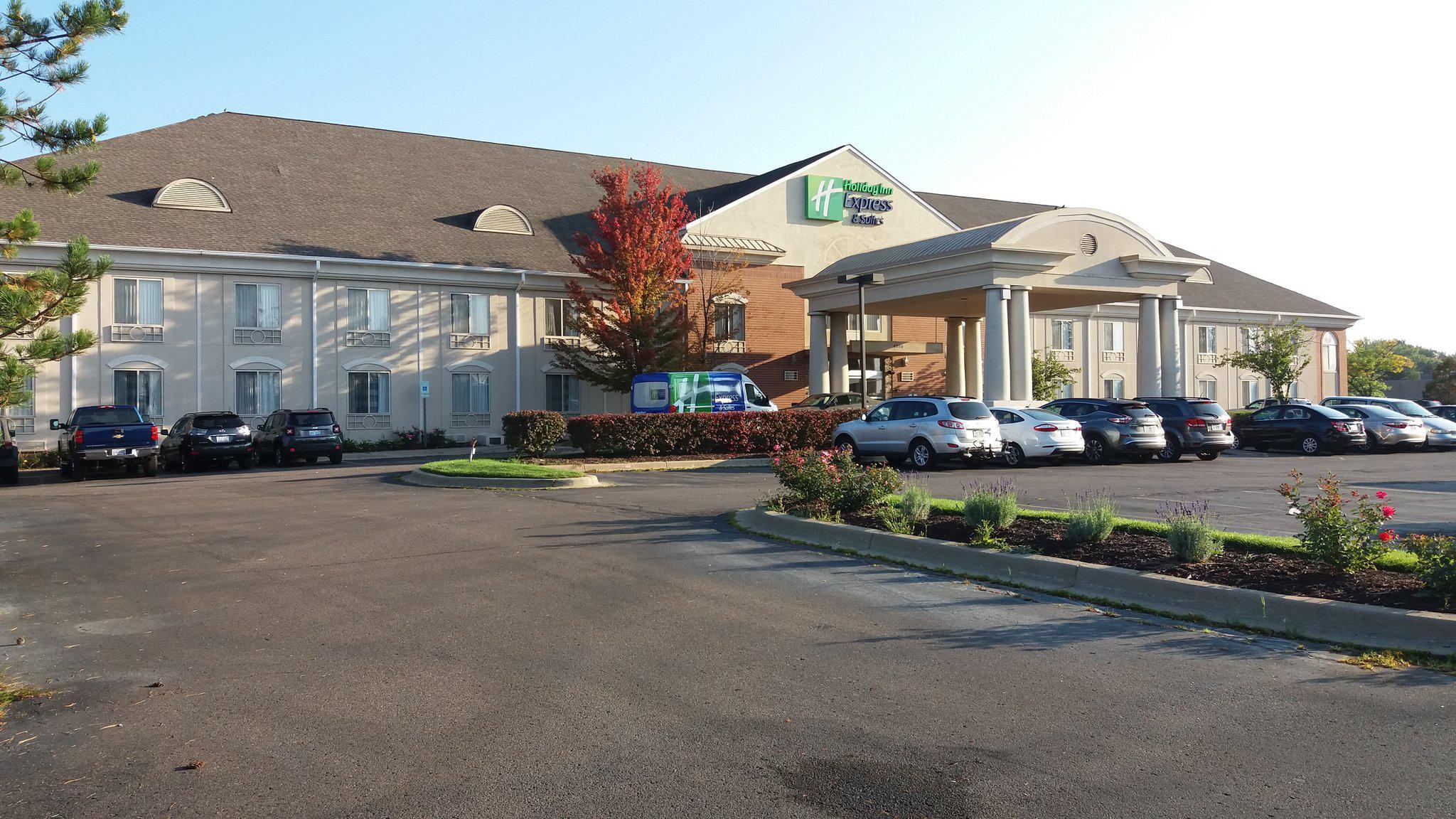 Holiday Inn Express & Suites Waterford Photo