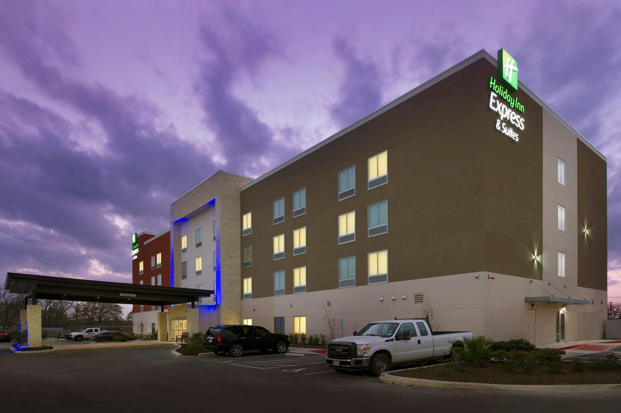 Holiday Inn Express & Suites New Braunfels Photo