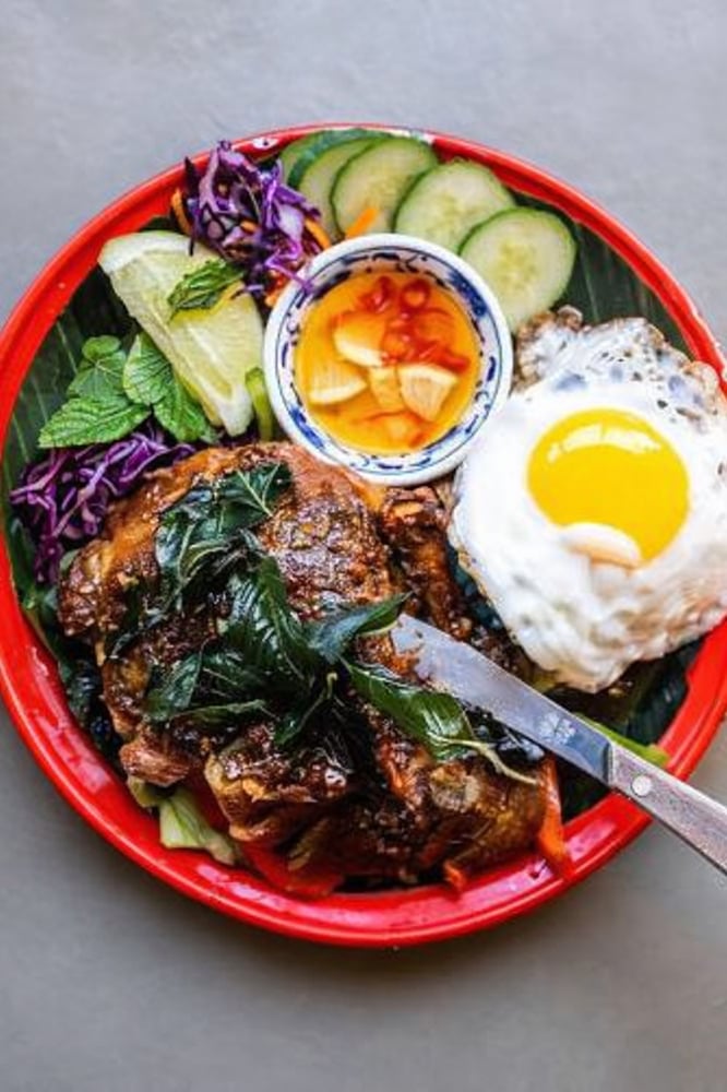Crispy Half Duck Basil with Thai Basil Sauce