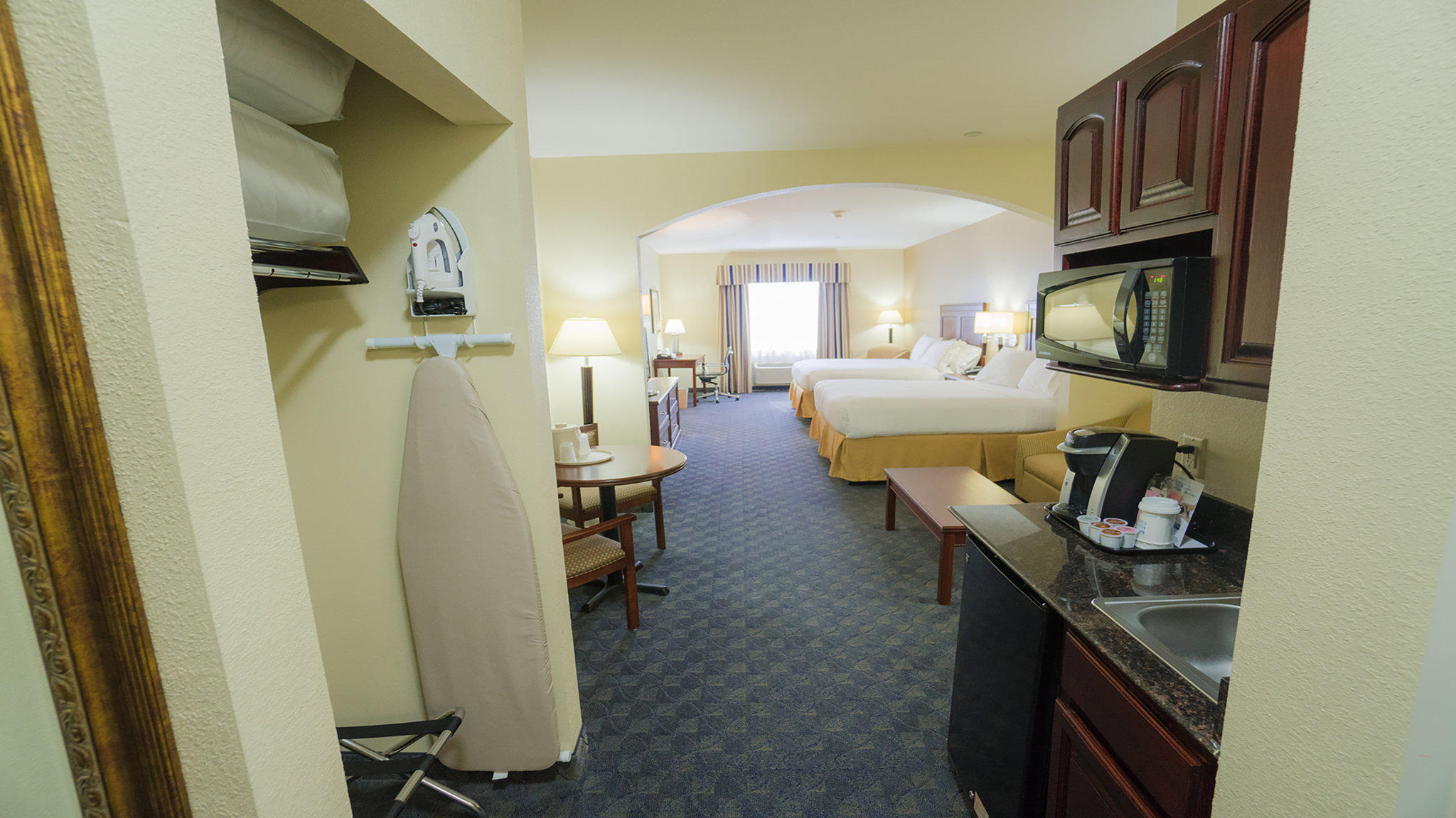 Holiday Inn Express & Suites Pampa Photo