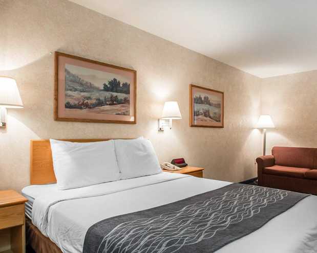 Images Econo Lodge Inn & Suites Lake Of The Ozarks