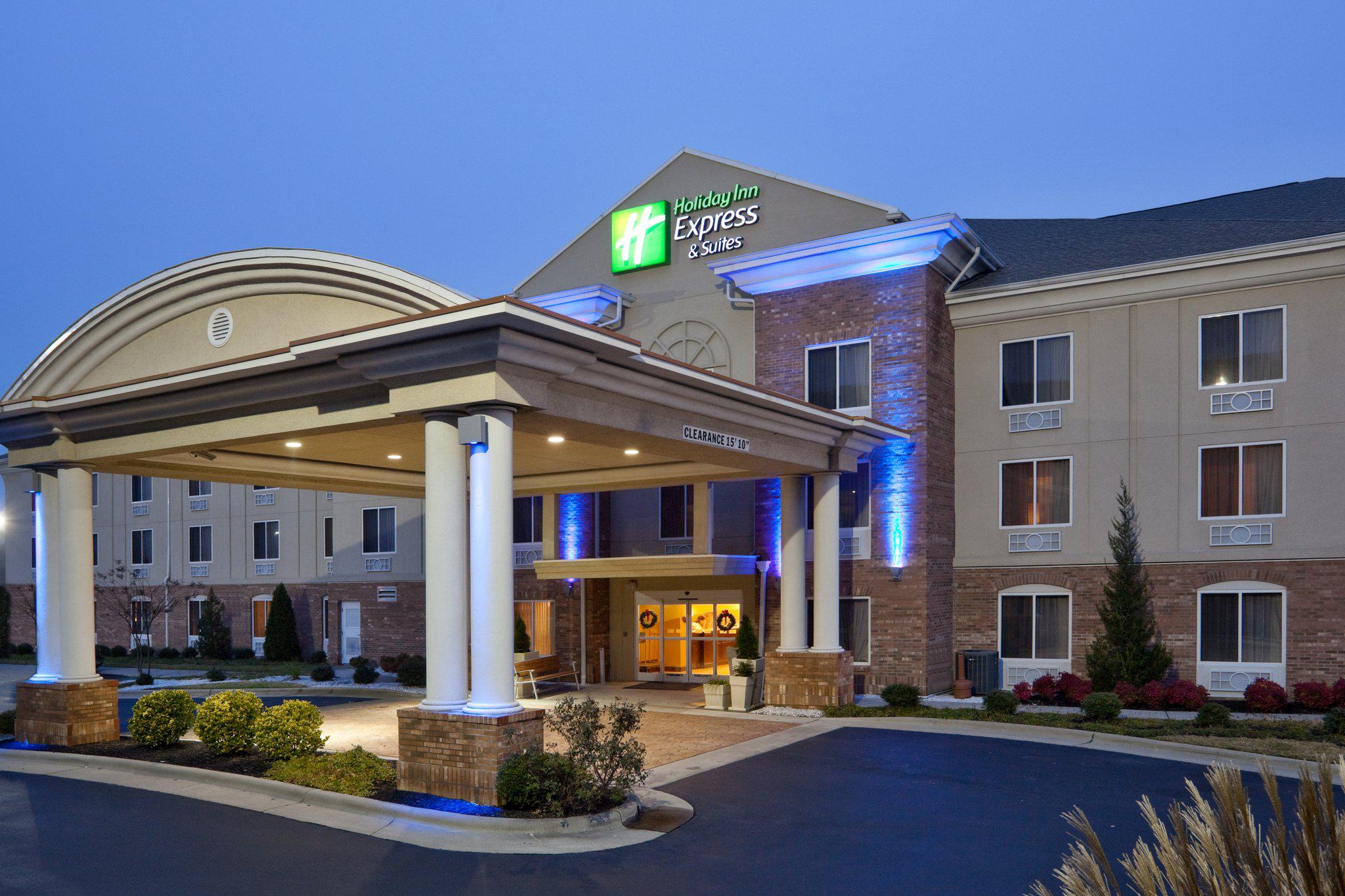 Holiday Inn Express & Suites High Point South Photo