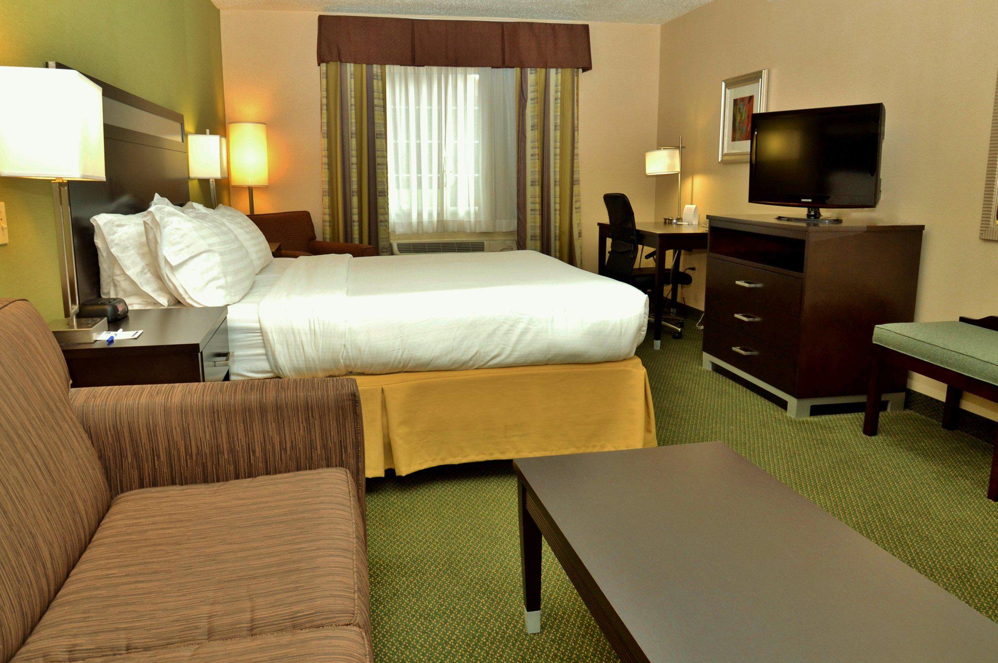 Holiday Inn Express & Suites Center Township Photo