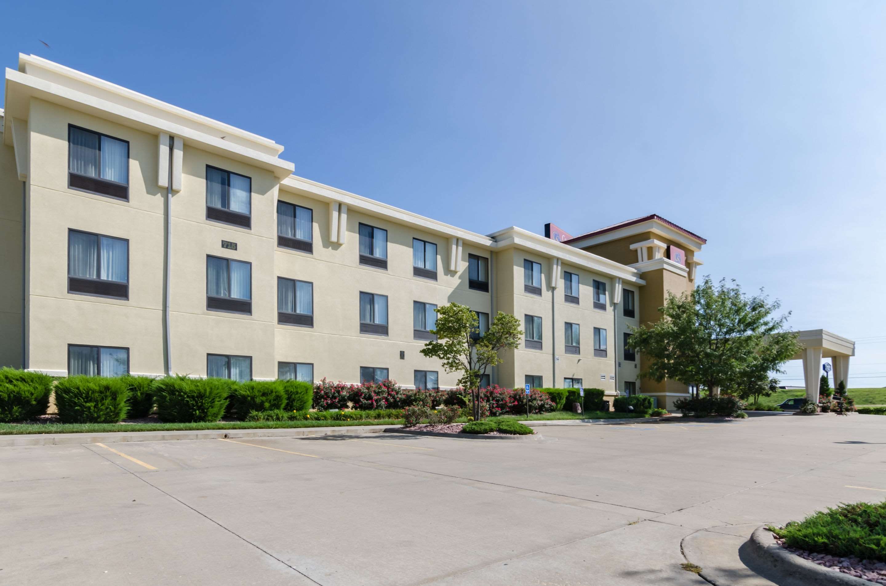 Comfort Suites Salina South Photo