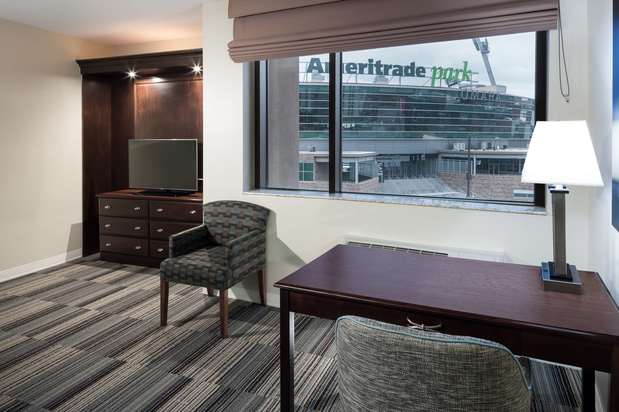 Images Hampton Inn & Suites Omaha-Downtown